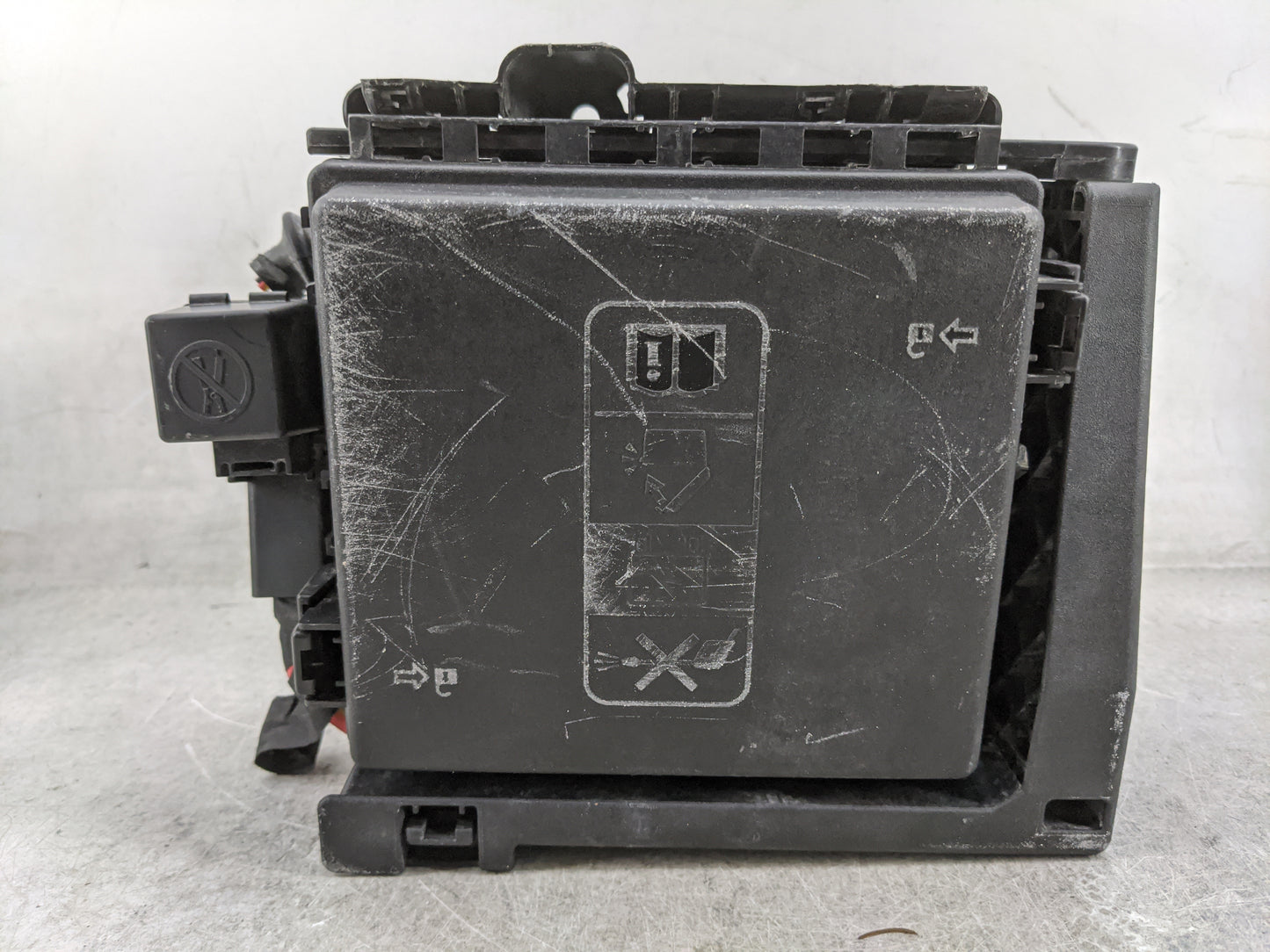 2022 Buick Enclave Fusebox Fuse Box Panel Relay Module P/N:7171-4521-30 Fits OEM Used Auto Parts - Oemusedautoparts1.com