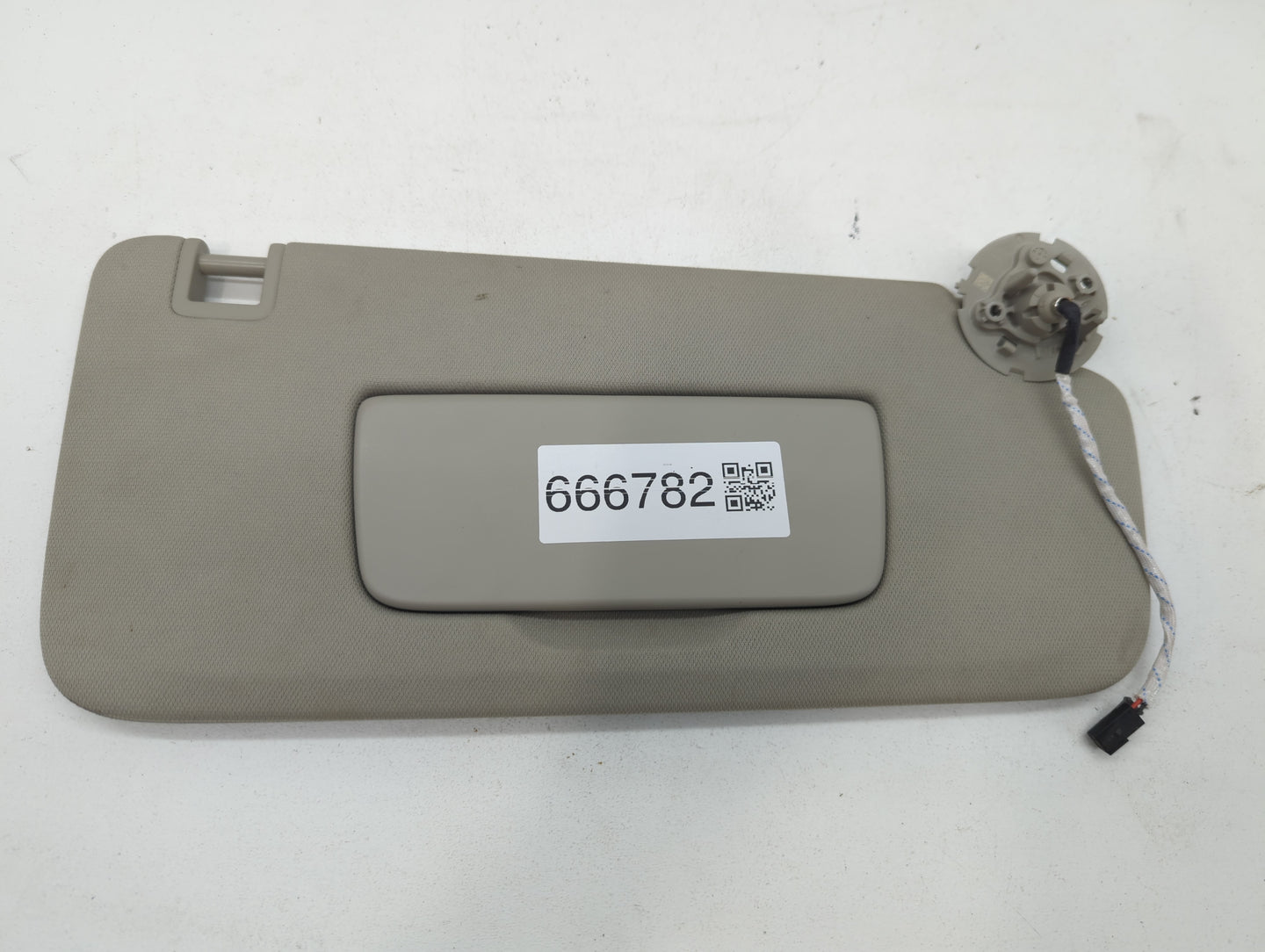 2020-2021 Buick Encore Sun Visor Shade Replacement Passenger Right Mirror Fits Fits 2020 2021 OEM Used Auto Parts - Oemuseda