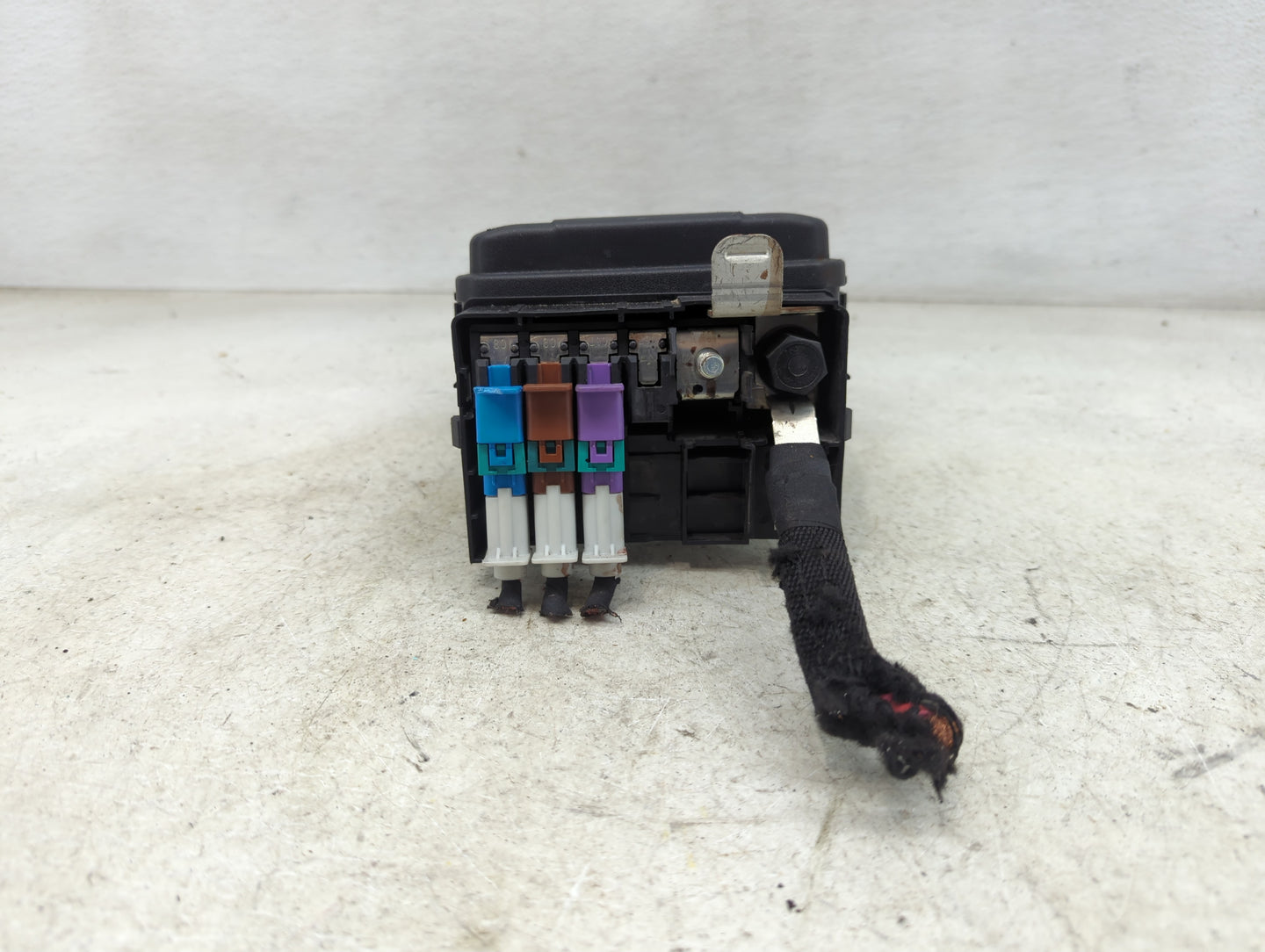 2021-2022 Buick Envision Fusebox Fuse Box Panel Relay Module P/N:85127888 145631-144-22 Fits Fits 2021 2022 OEM Used Auto Pa