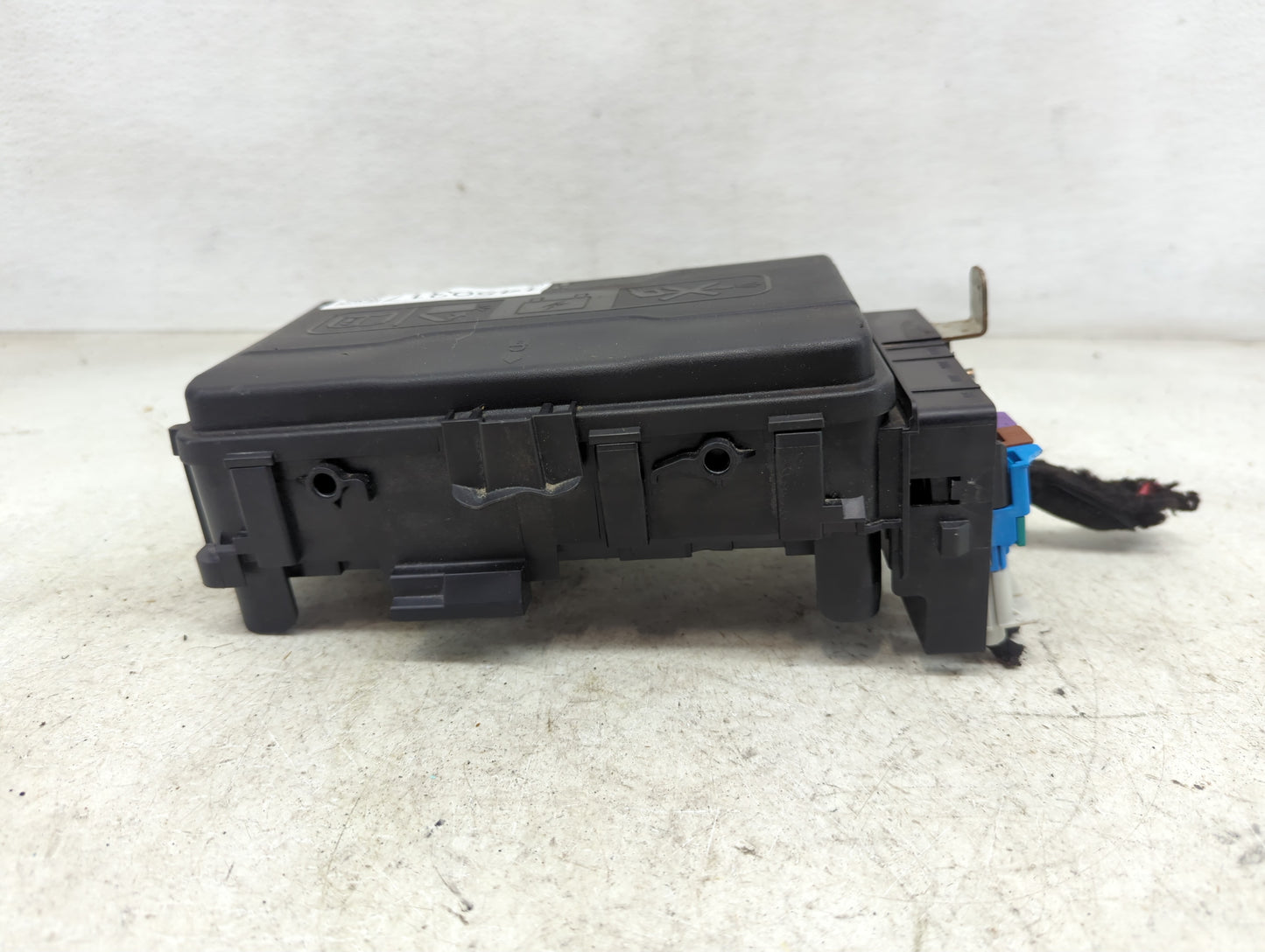 2021-2022 Buick Envision Fusebox Fuse Box Panel Relay Module P/N:85127888 145631-144-22 Fits Fits 2021 2022 OEM Used Auto Pa