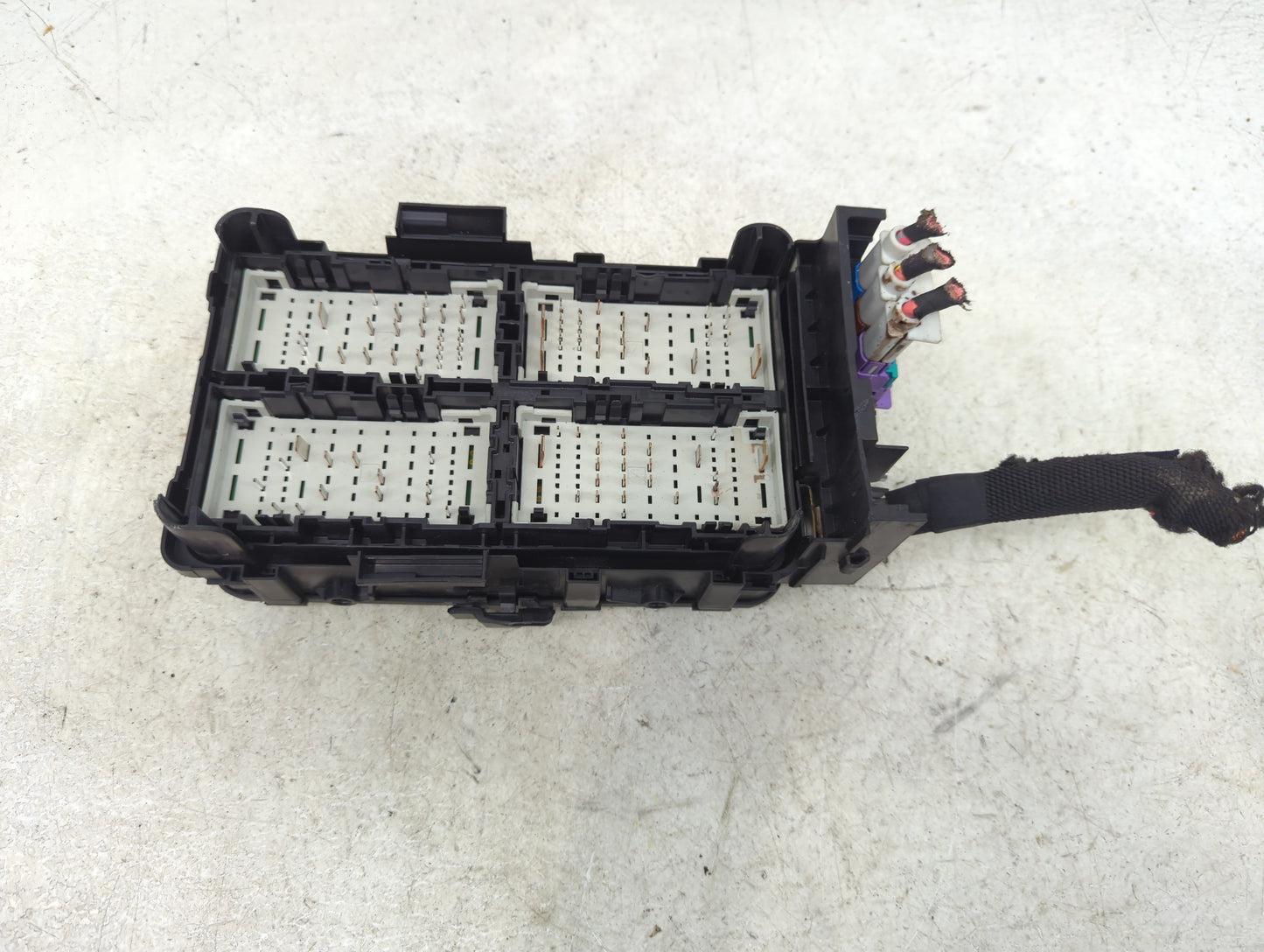 2021-2022 Buick Envision Fusebox Fuse Box Panel Relay Module P/N:85127888 145631-144-22 Fits Fits 2021 2022 OEM Used Auto Pa