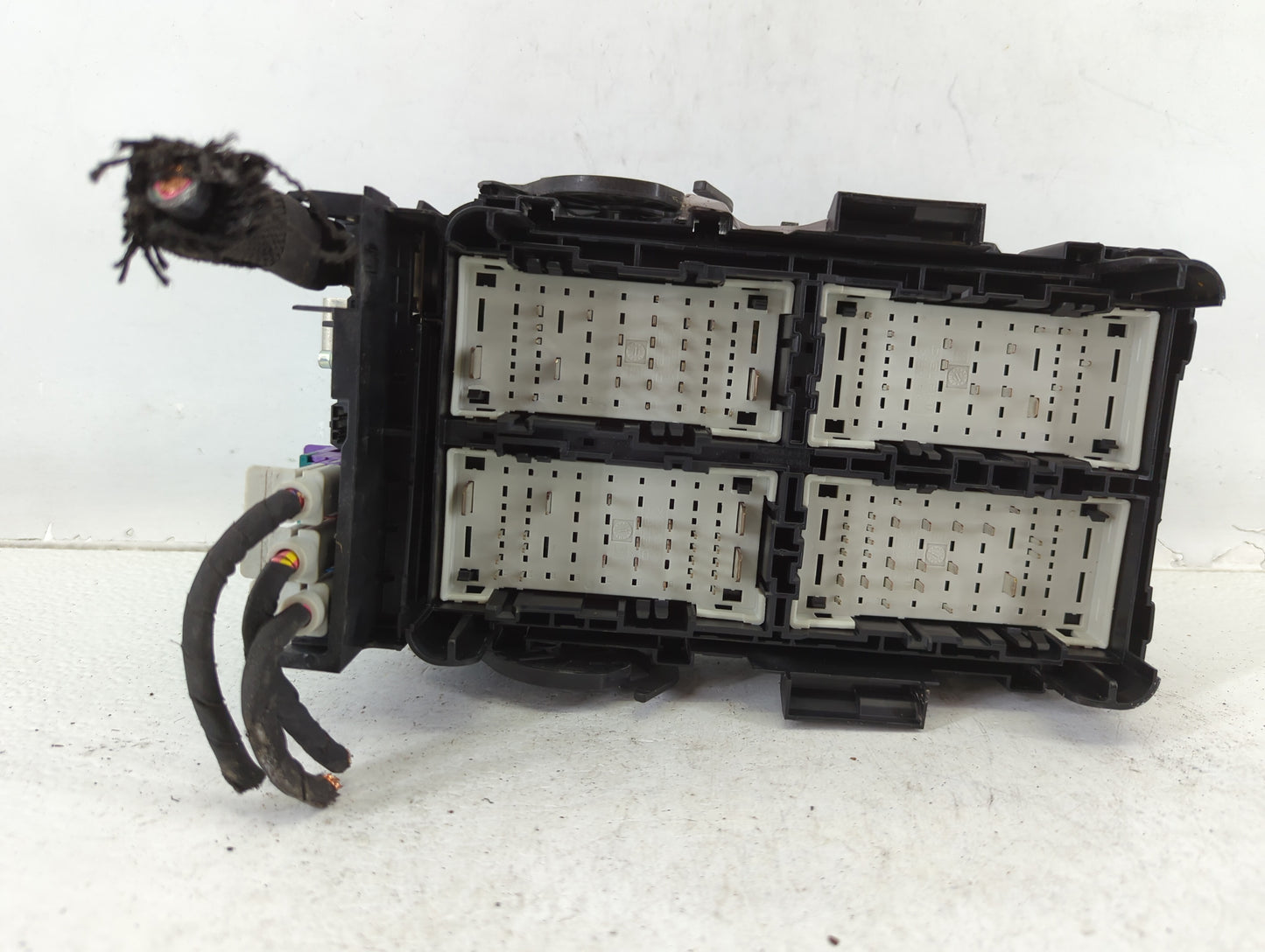 2021-2022 Buick Envision Fusebox Fuse Box Panel Relay Module P/N:082304-248-21 85127888_01 Fits Fits 2021 2022 OEM Used Auto