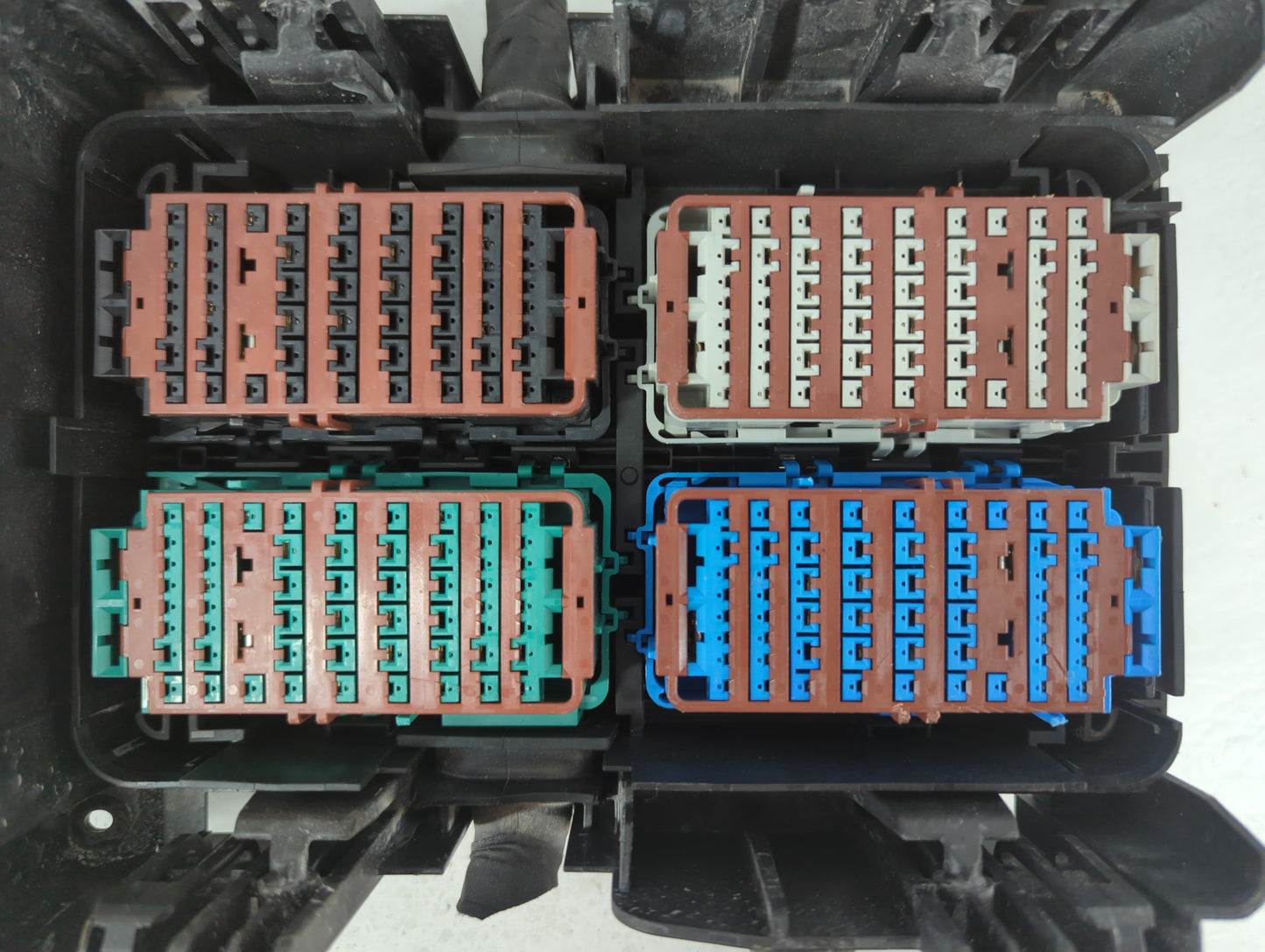 2021-2022 Buick Envision Fusebox Fuse Box Panel Relay Module P/N:84137411 Fits Fits 2021 2022 OEM Used Auto Parts - Oemuseda