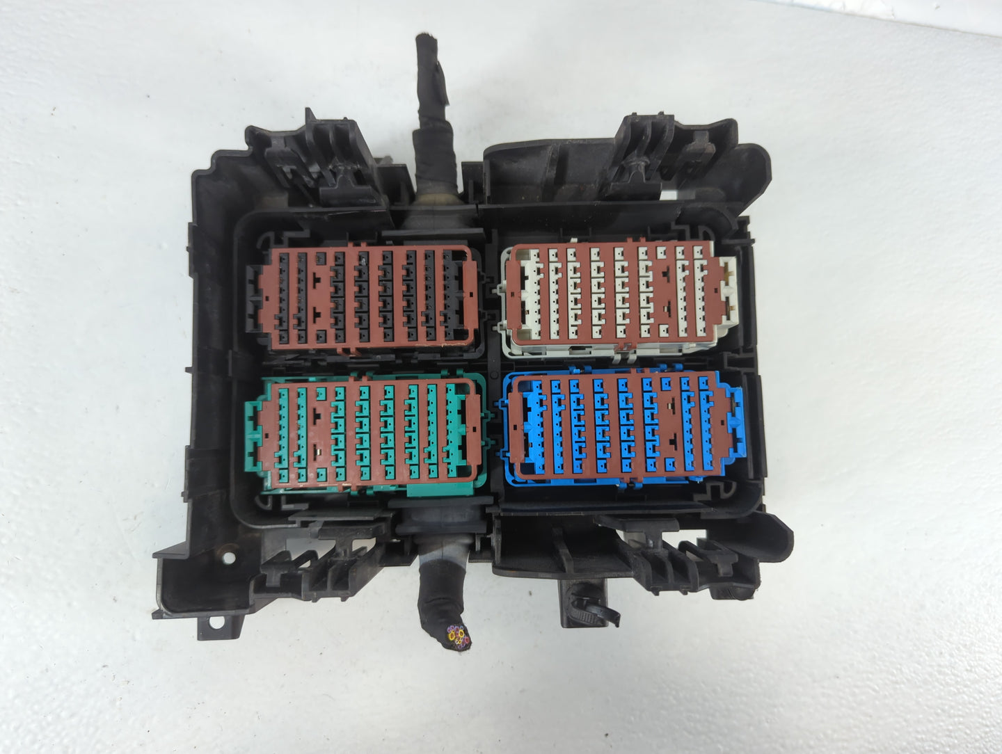 2021-2022 Buick Envision Fusebox Fuse Box Panel Relay Module P/N:84137411 Fits Fits 2021 2022 OEM Used Auto Parts - Oemuseda
