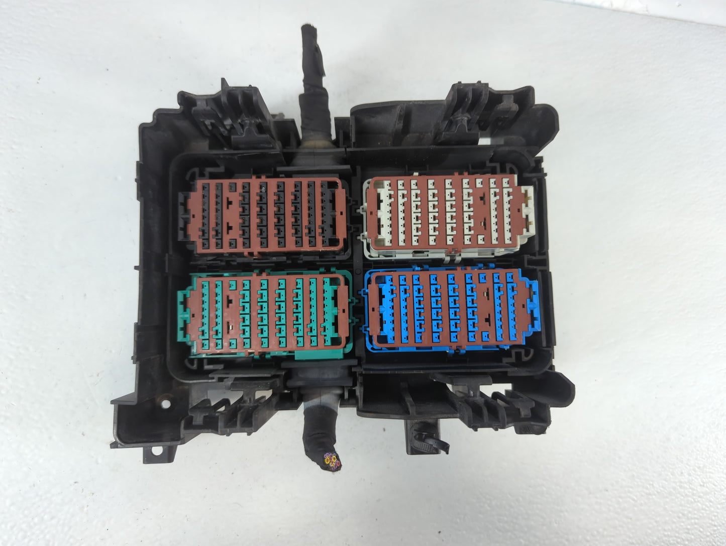 2021-2022 Buick Envision Fusebox Fuse Box Panel Relay Module P/N:84137411 Fits Fits 2021 2022 OEM Used Auto Parts - Oemuseda