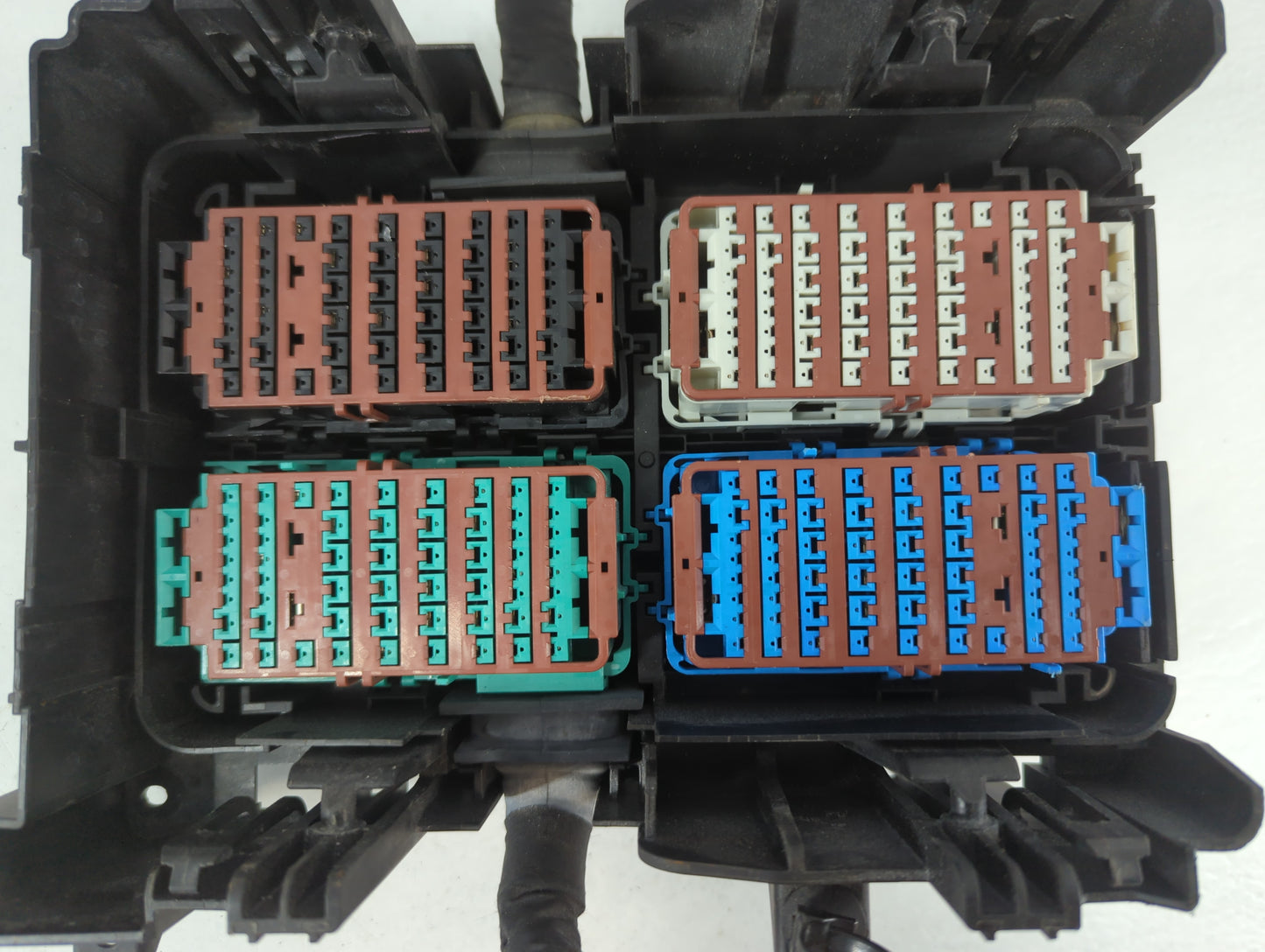 2021-2022 Buick Envision Fusebox Fuse Box Panel Relay Module P/N:84137411 Fits Fits 2021 2022 OEM Used Auto Parts - Oemuseda