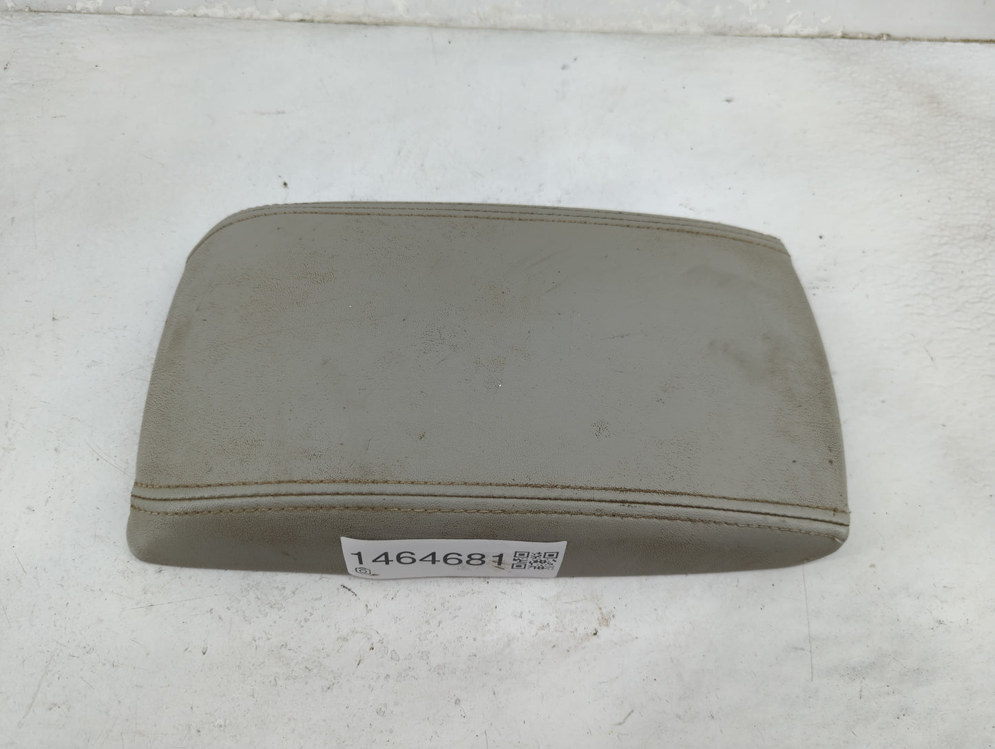 2022 Cadillac Xt4 Center Console Armrest Cover Lid P/N:C8MW13386 Fits OEM Used Auto Parts - Oemusedautoparts1.com