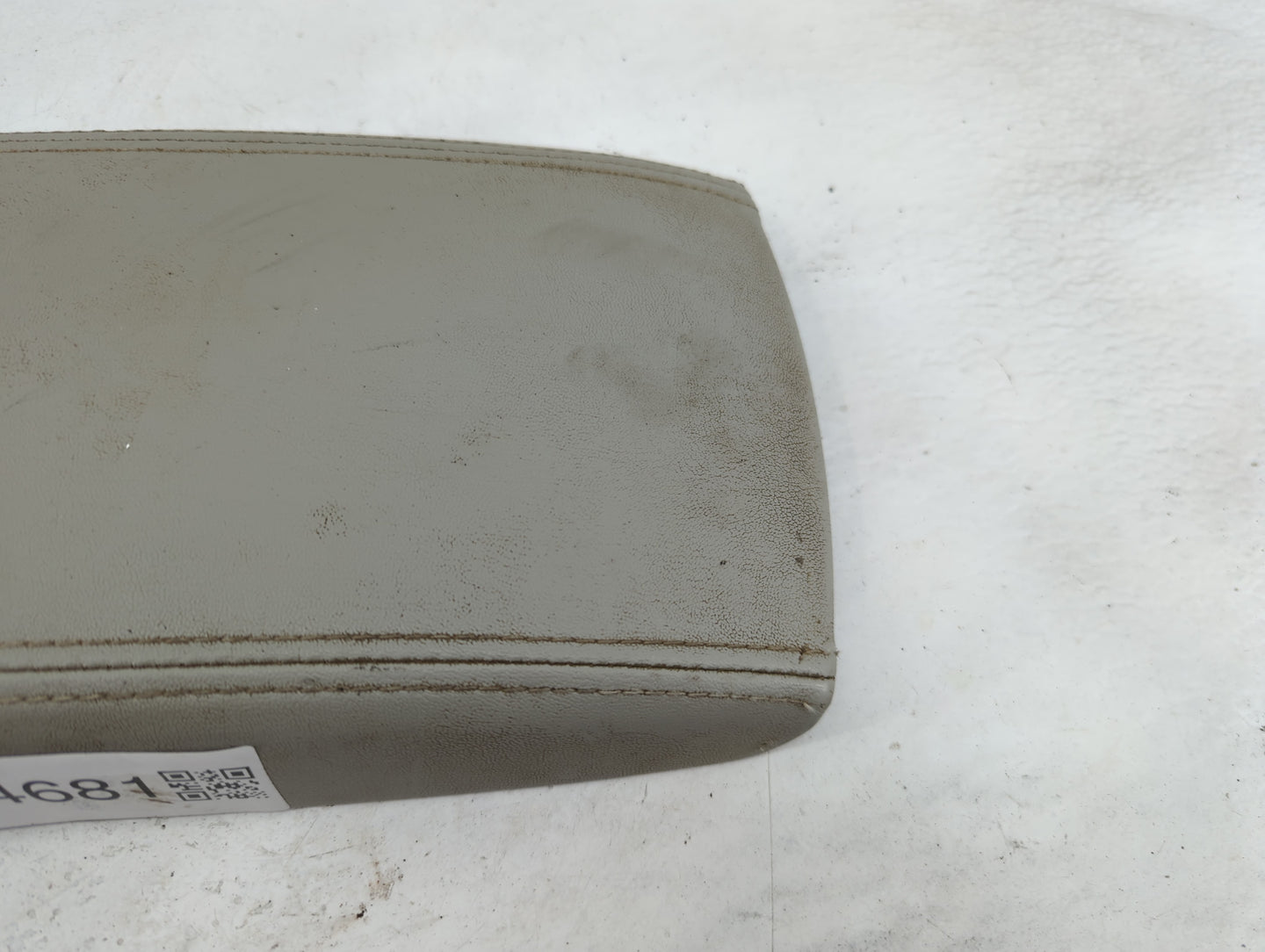 2022 Cadillac Xt4 Center Console Armrest Cover Lid P/N:C8MW13386 Fits OEM Used Auto Parts - Oemusedautoparts1.com