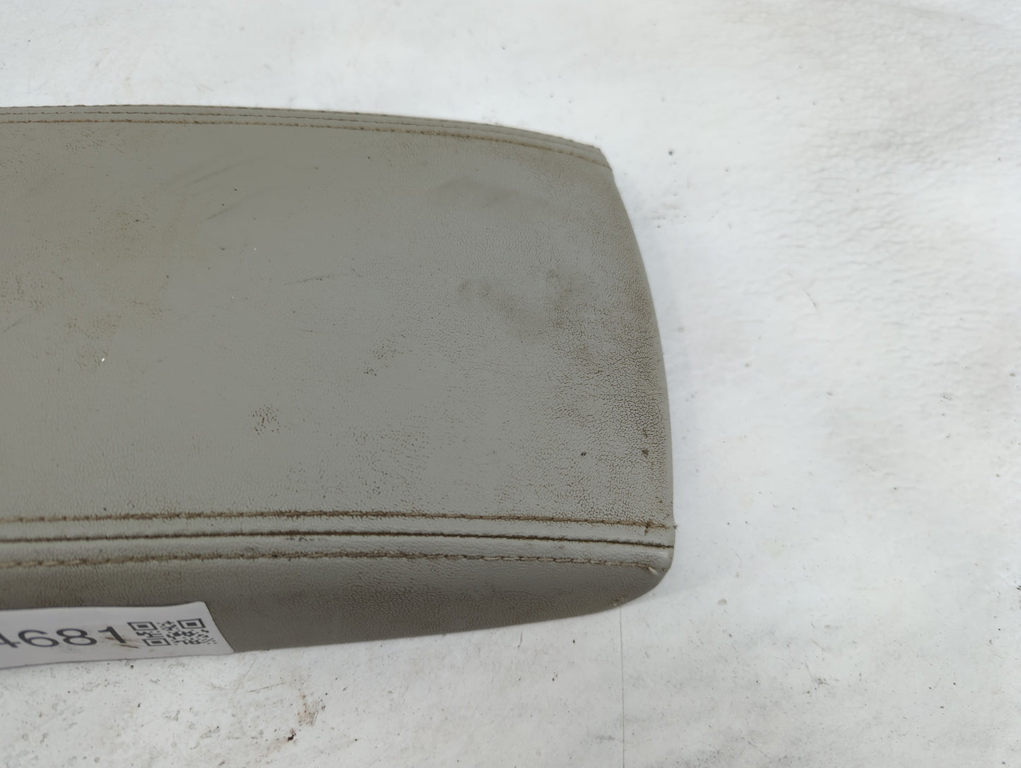 2022 Cadillac Xt4 Center Console Armrest Cover Lid P/N:C8MW13386 Fits OEM Used Auto Parts - Oemusedautoparts1.com