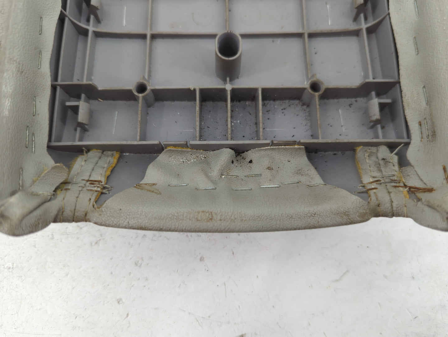 2022 Cadillac Xt4 Center Console Armrest Cover Lid P/N:C8MW13386 Fits OEM Used Auto Parts - Oemusedautoparts1.com