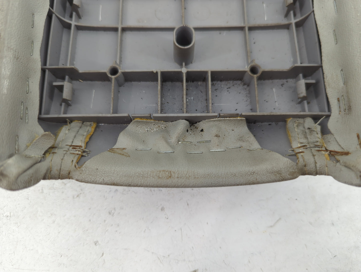 2022 Cadillac Xt4 Center Console Armrest Cover Lid P/N:C8MW13386 Fits OEM Used Auto Parts - Oemusedautoparts1.com