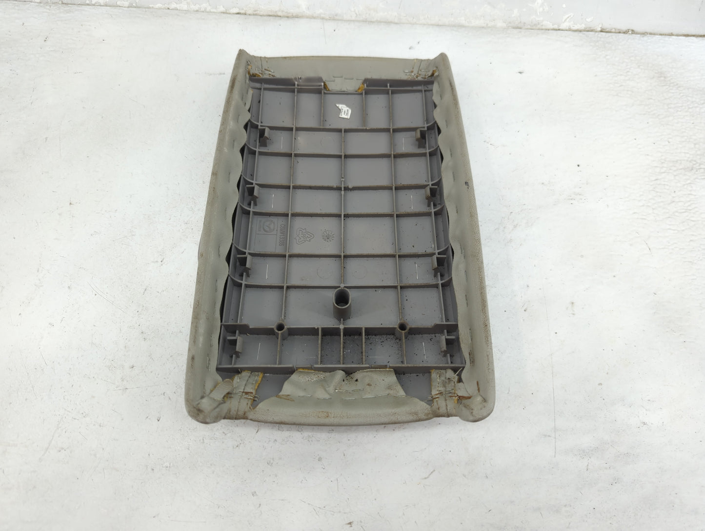 2022 Cadillac Xt4 Center Console Armrest Cover Lid P/N:C8MW13386 Fits OEM Used Auto Parts - Oemusedautoparts1.com