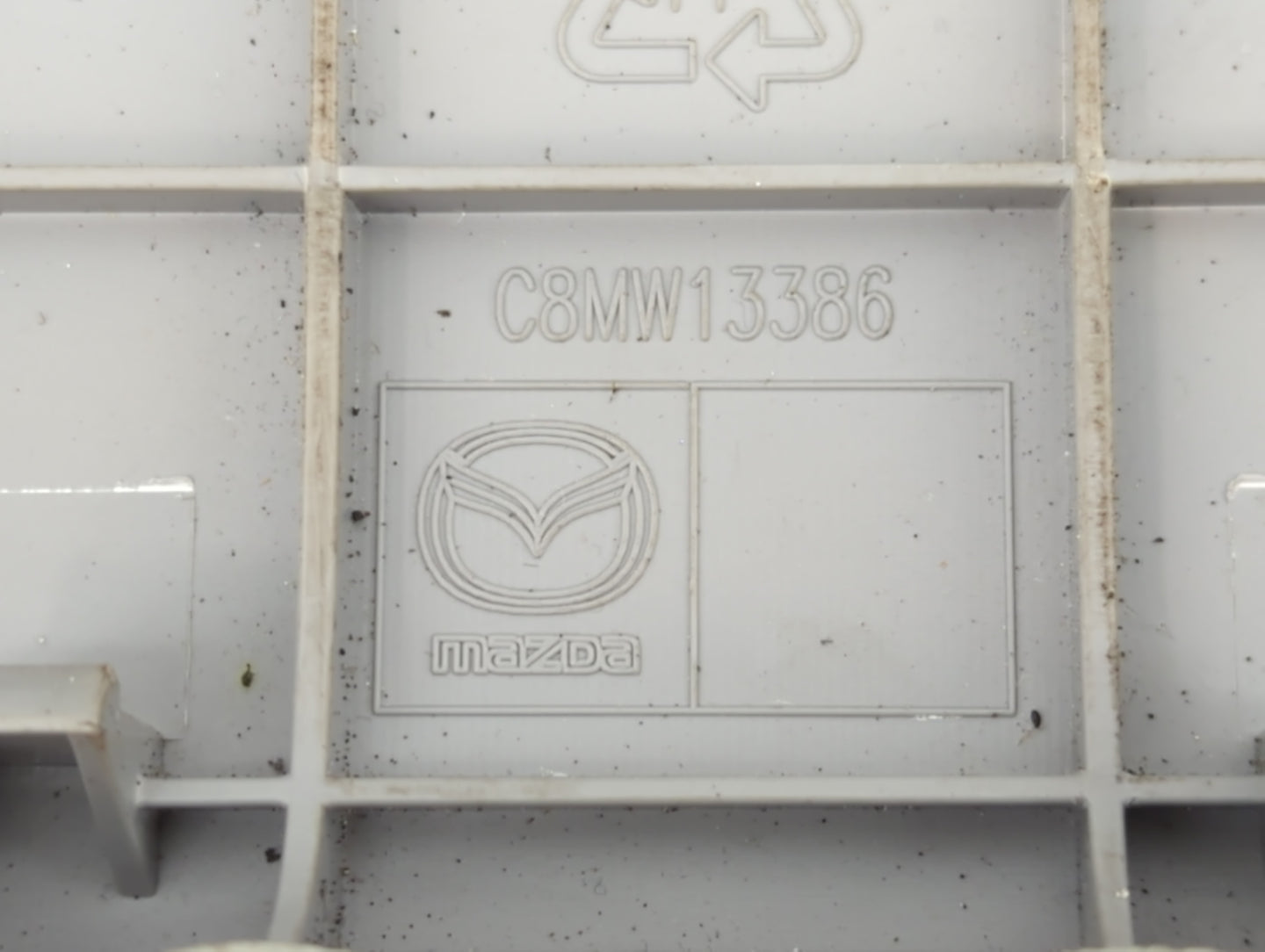 2022 Cadillac Xt4 Center Console Armrest Cover Lid P/N:C8MW13386 Fits OEM Used Auto Parts - Oemusedautoparts1.com