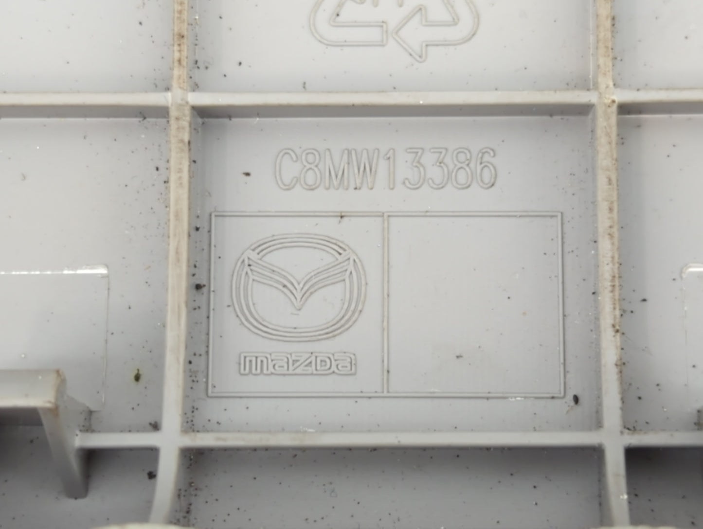 2022 Cadillac Xt4 Center Console Armrest Cover Lid P/N:C8MW13386 Fits OEM Used Auto Parts - Oemusedautoparts1.com