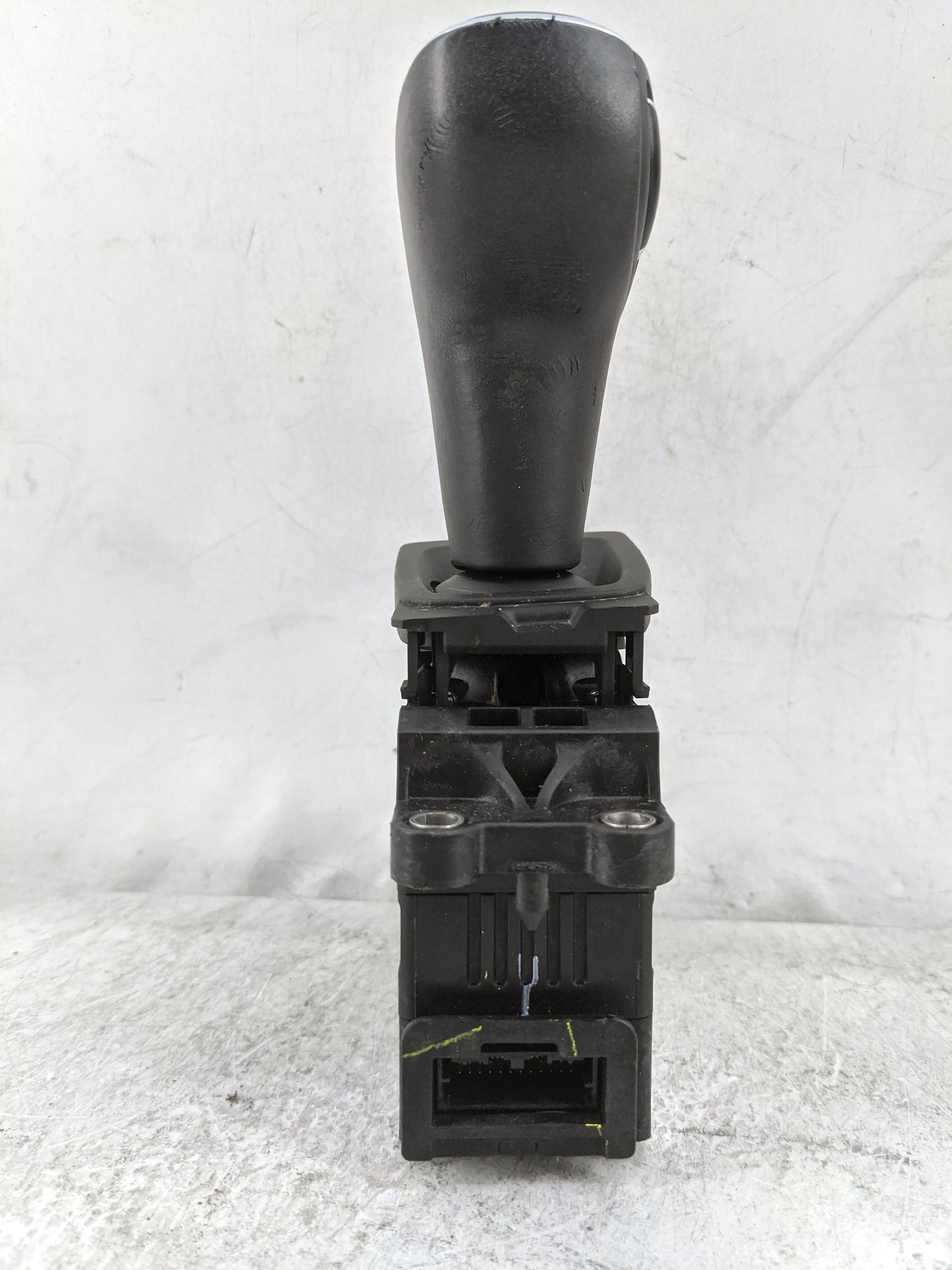2022 Cadillac Xt5 Floor Console Assembly Shifter Black - Oemusedautoparts1.com