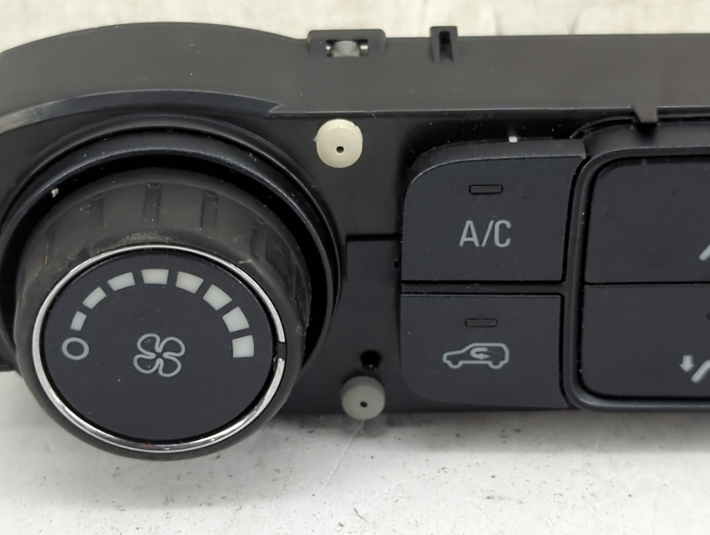 2015-2022 Chevrolet Colorado Climate Control Module Temperature AC/Heater Replacement P/N:84199202 Fits OEM Used Auto Parts 