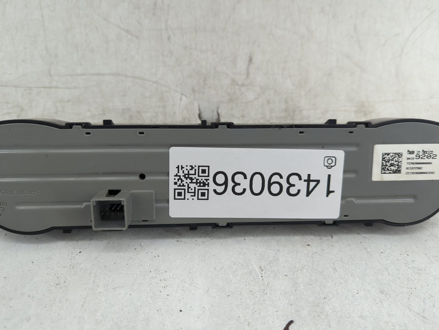 2015-2022 Chevrolet Colorado Climate Control Module Temperature AC/Heater Replacement P/N:84199202 Fits OEM Used Auto Parts 