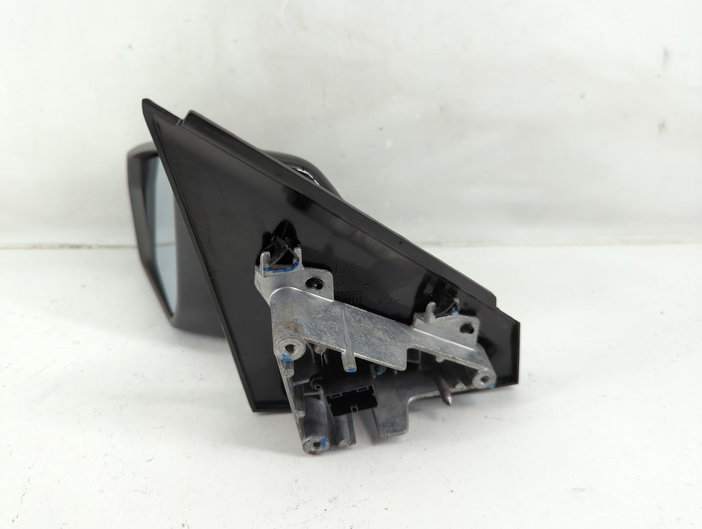 2018-2022 Chevrolet Equinox Driver Side View Mirror - Left Door Mirror OEM Used - Oemusedautoparts1.com