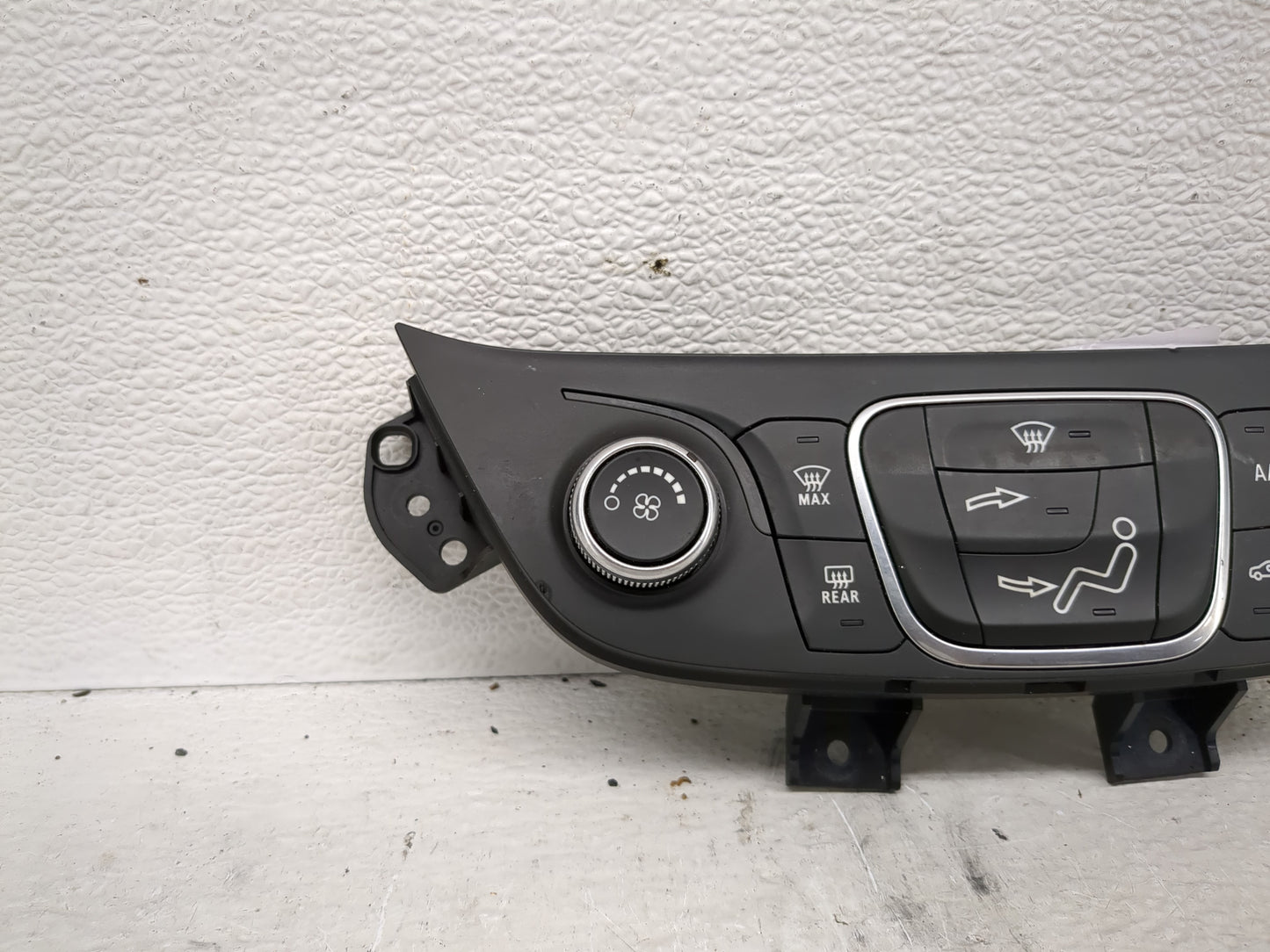 2020-2022 Chevrolet Equinox Climate Control Module Temperature AC/Heater Replacement P/N:84422503 Fits Fits 2020 2021 2022 O