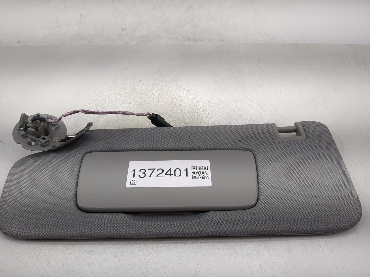 2020-2022 Chevrolet Equinox Sun Visor Shade Replacement Driver Left Mirror Fits Fits 2020 2021 2022 OEM Used Auto Parts - Oe