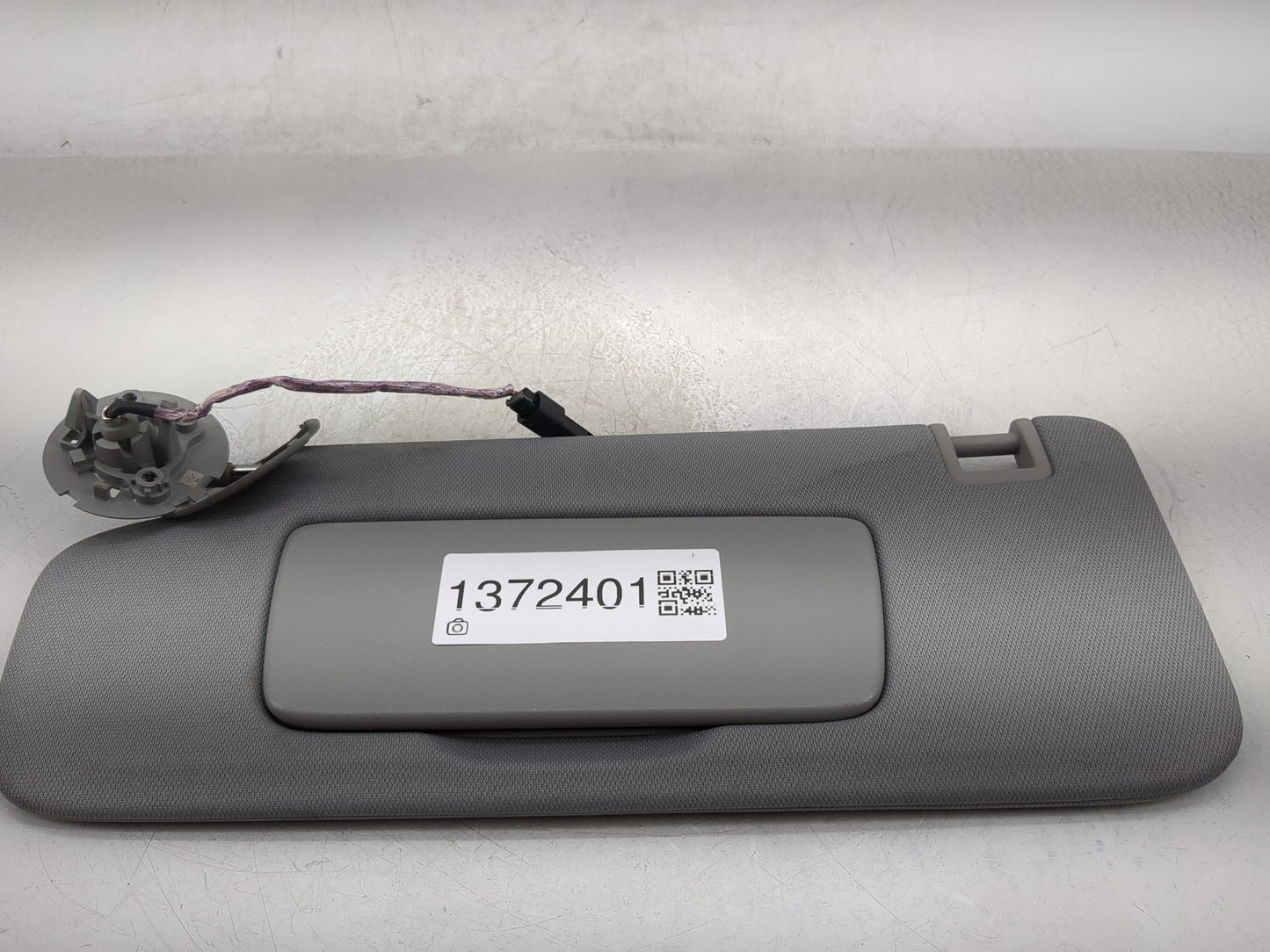 2020-2022 Chevrolet Equinox Sun Visor Shade Replacement Driver Left Mirror Fits Fits 2020 2021 2022 OEM Used Auto Parts - Oe
