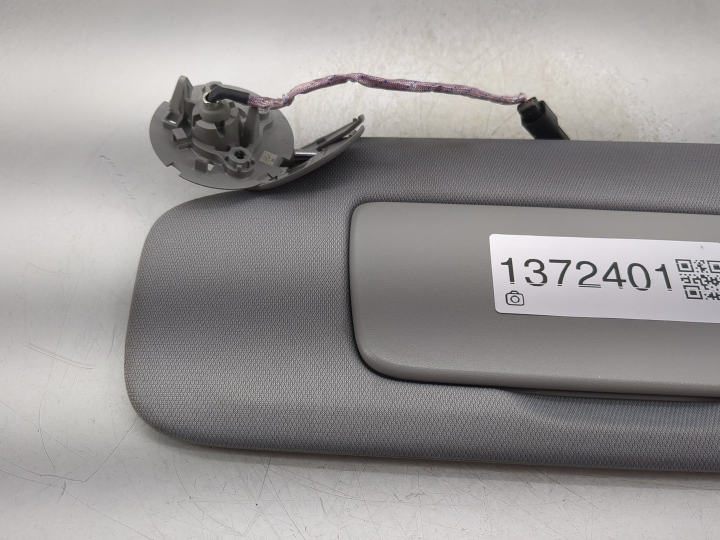2020-2022 Chevrolet Equinox Sun Visor Shade Replacement Driver Left Mirror Fits Fits 2020 2021 2022 OEM Used Auto Parts - Oe