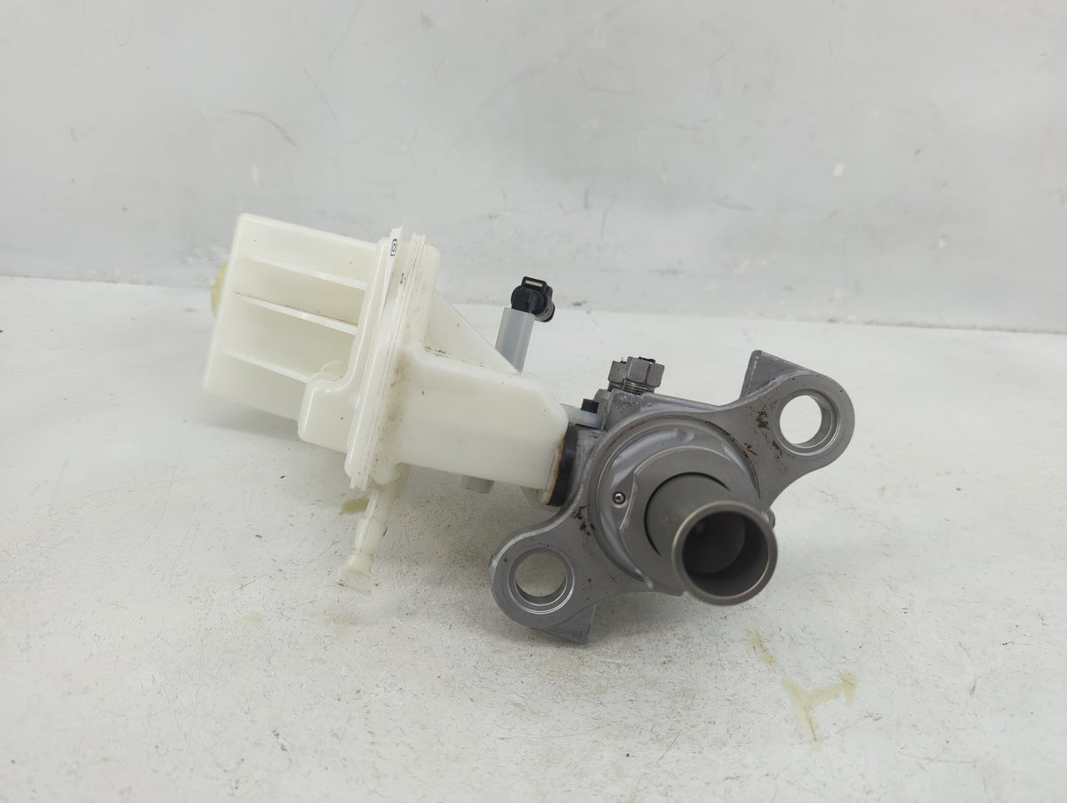 2018-2022 Chevrolet Equinox Brake Master Cylinder 1377049 - Oemusedautoparts1.com