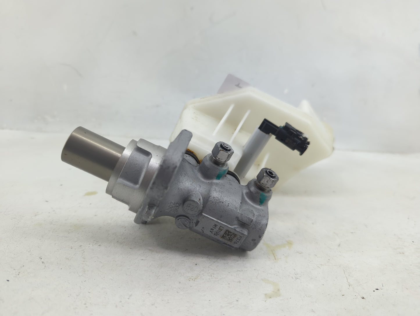 2018-2022 Chevrolet Equinox Brake Master Cylinder 1377049 - Oemusedautoparts1.com