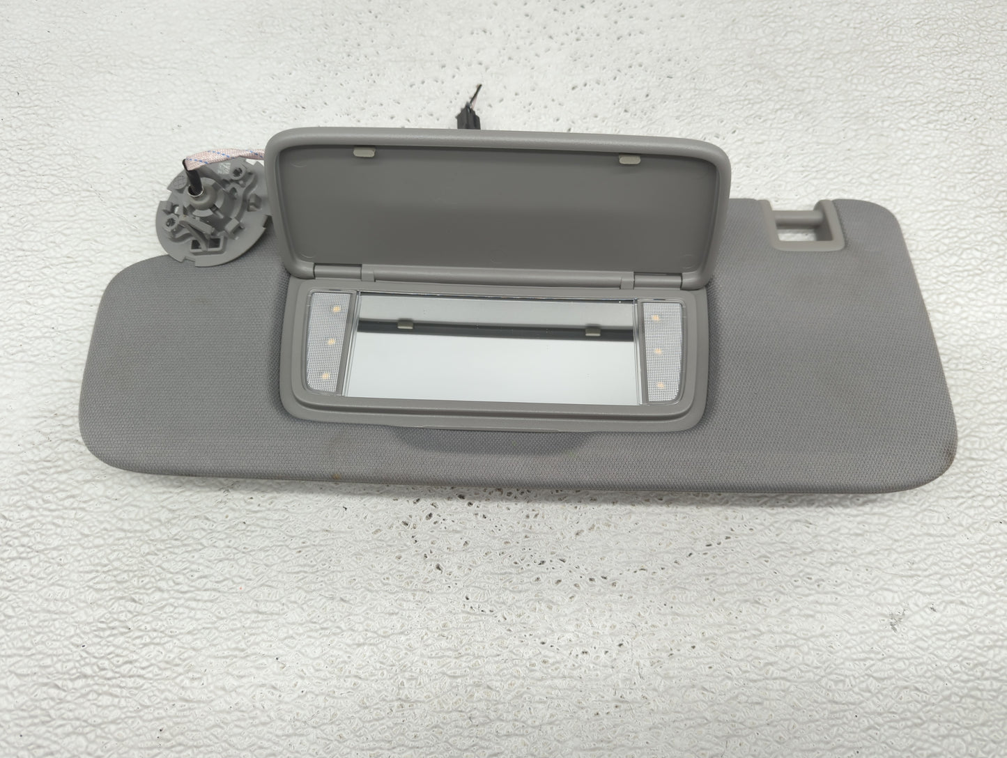 2020-2022 Chevrolet Equinox Sun Visor Shade Replacement Driver Left Mirror Fits Fits 2020 2021 2022 OEM Used Auto Parts - Oe