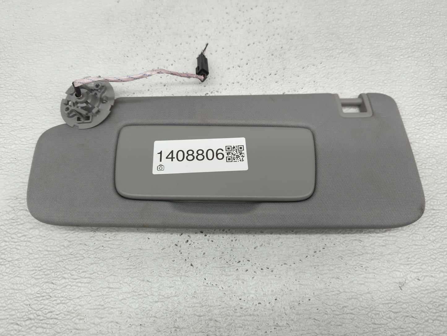 2020-2022 Chevrolet Equinox Sun Visor Shade Replacement Driver Left Mirror Fits Fits 2020 2021 2022 OEM Used Auto Parts - Oe