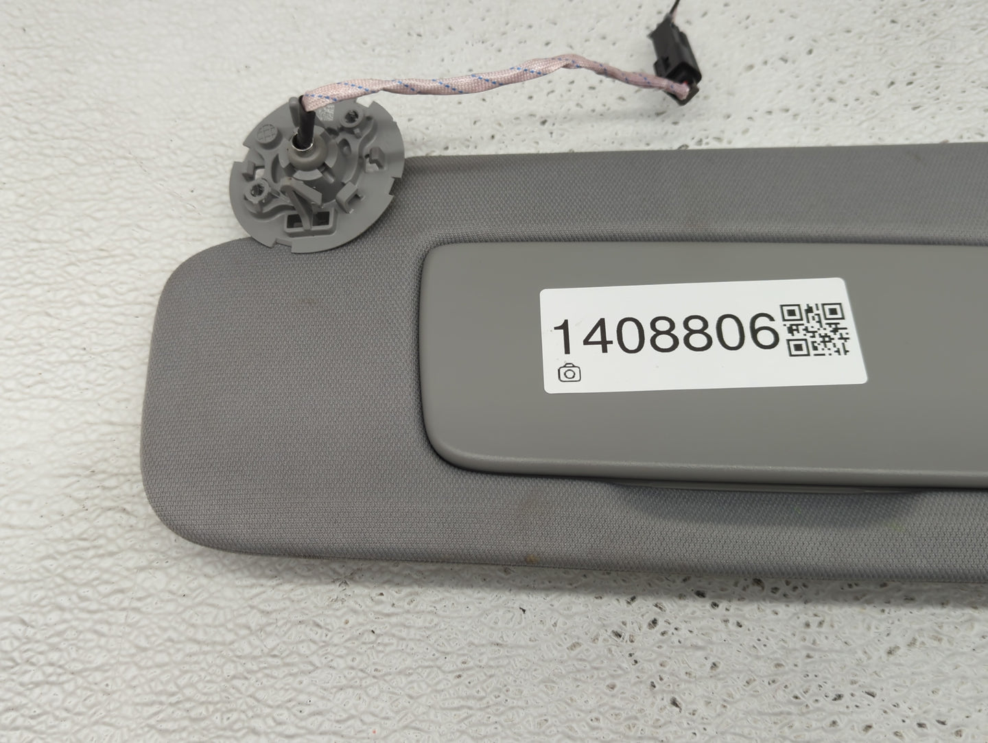 2020-2022 Chevrolet Equinox Sun Visor Shade Replacement Driver Left Mirror Fits Fits 2020 2021 2022 OEM Used Auto Parts - Oe
