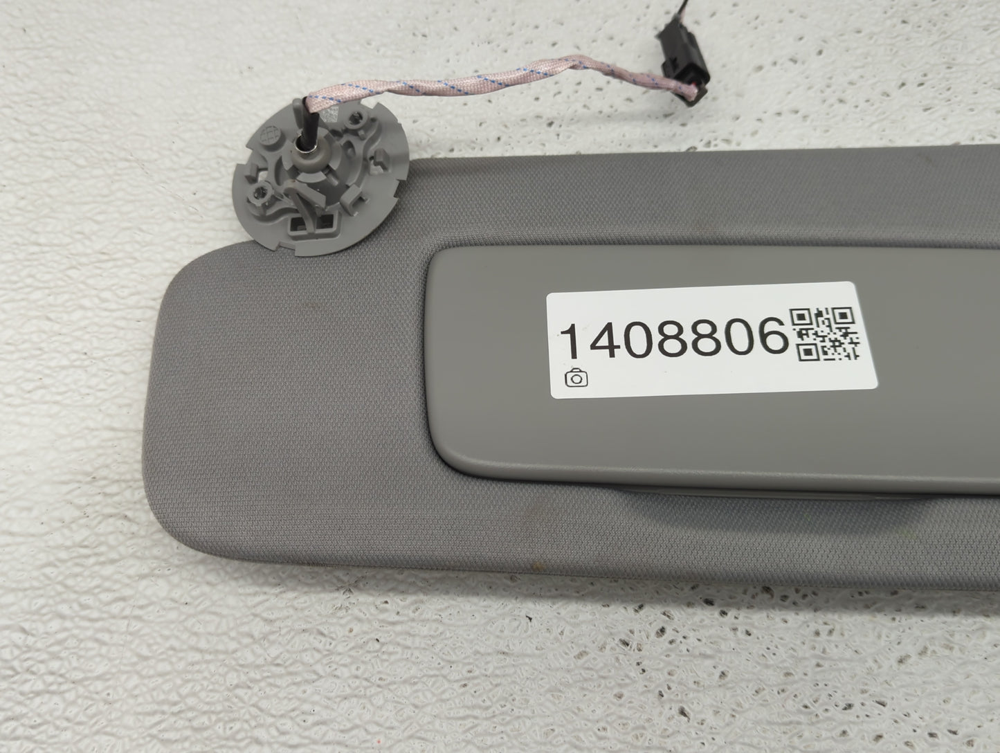 2020-2022 Chevrolet Equinox Sun Visor Shade Replacement Driver Left Mirror Fits Fits 2020 2021 2022 OEM Used Auto Parts - Oe
