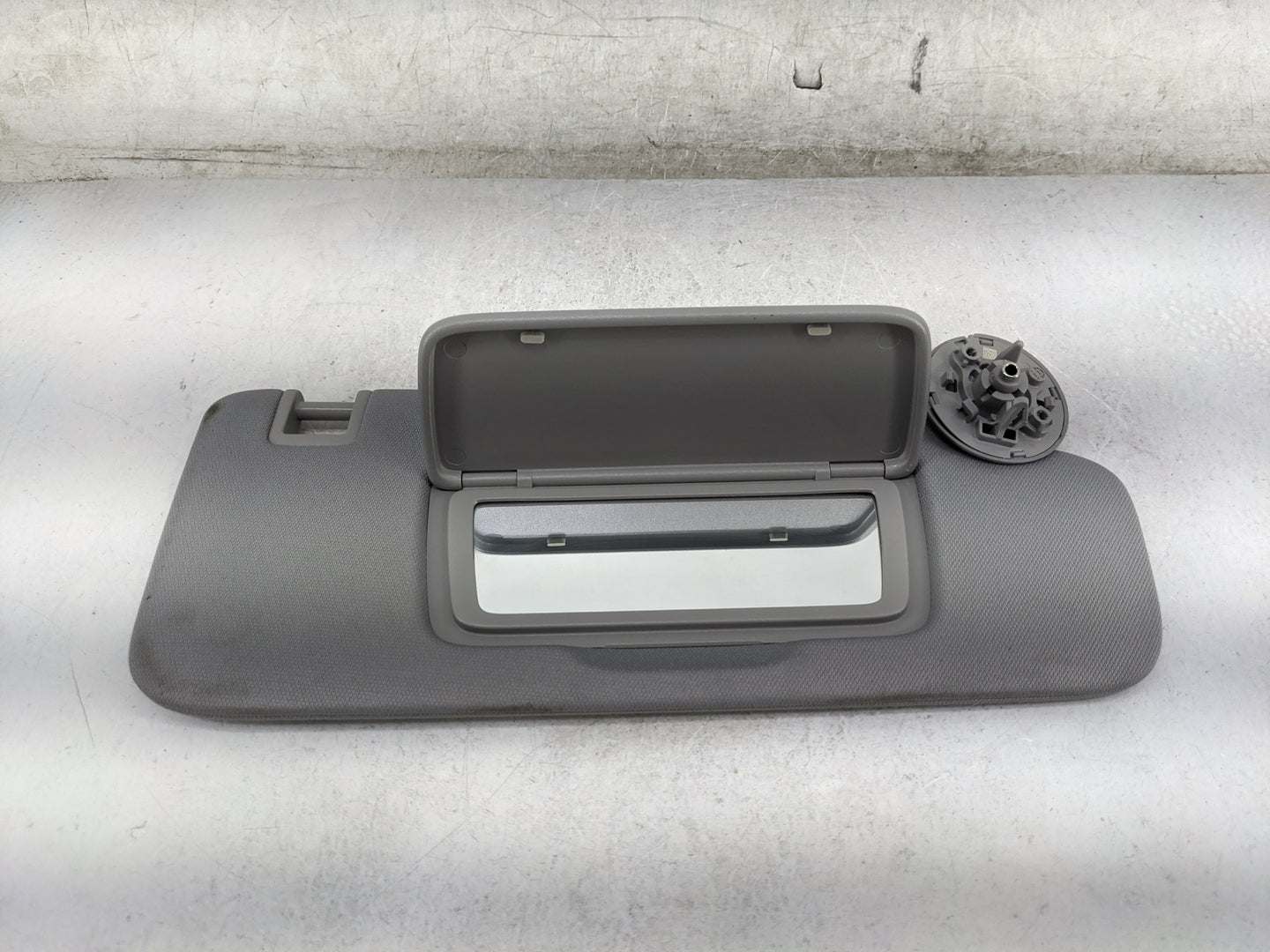 2020-2022 Chevrolet Equinox Sun Visor Shade Replacement Passenger Right Mirror Fits Fits 2020 2021 2022 OEM Used Auto Parts 