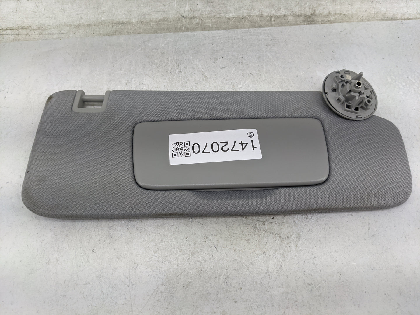 2020-2022 Chevrolet Equinox Sun Visor Shade Replacement Passenger Right Mirror Fits Fits 2020 2021 2022 OEM Used Auto Parts 
