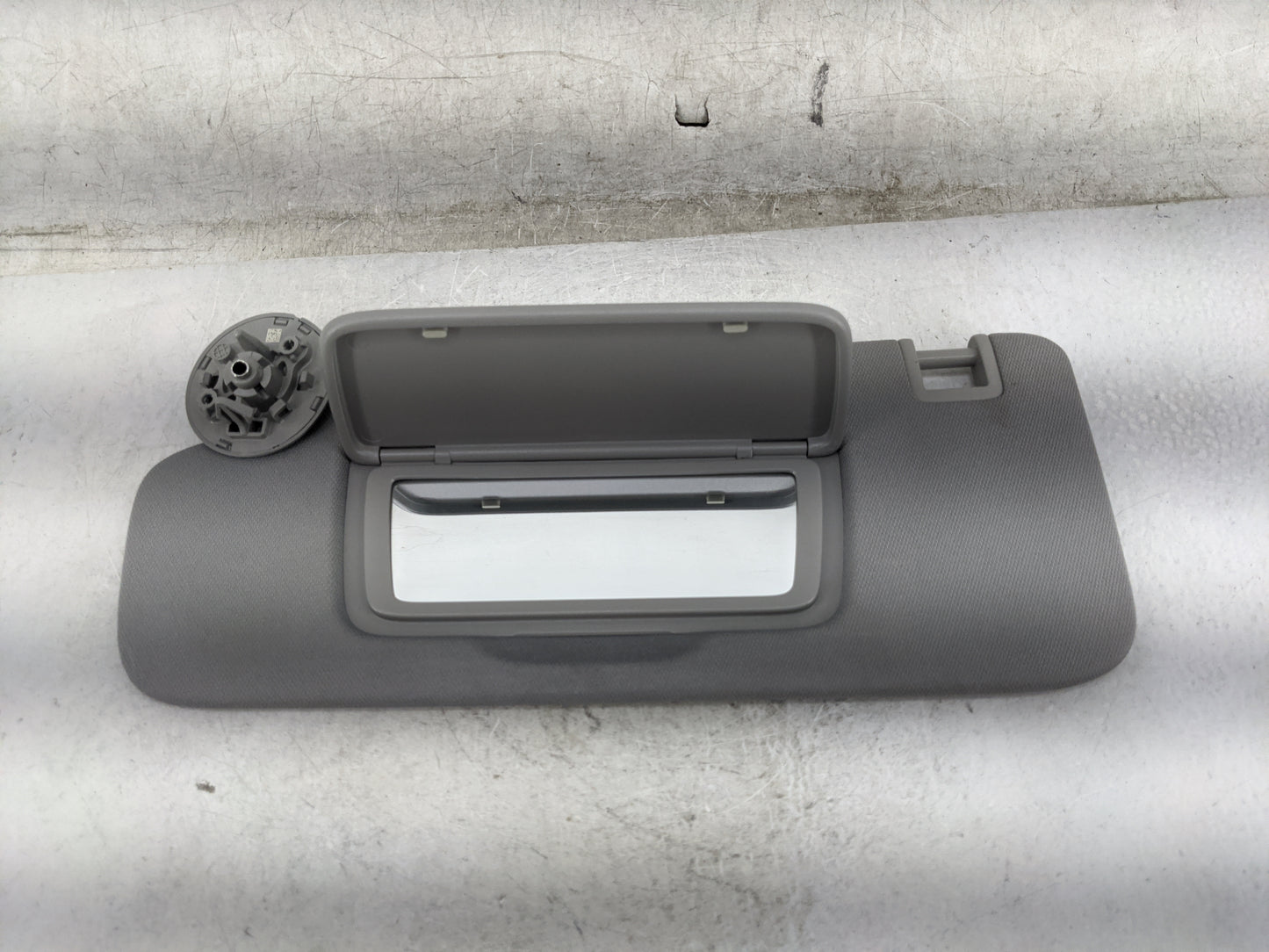 2020-2022 Chevrolet Equinox Sun Visor Shade Replacement Driver Left Mirror Fits Fits 2020 2021 2022 OEM Used Auto Parts - Oe