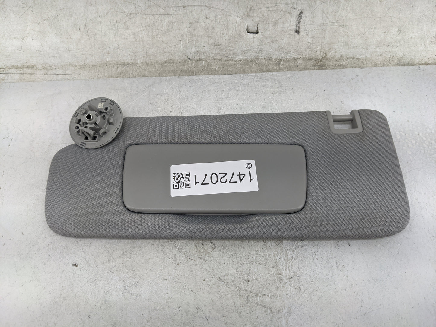 2020-2022 Chevrolet Equinox Sun Visor Shade Replacement Driver Left Mirror Fits Fits 2020 2021 2022 OEM Used Auto Parts - Oe