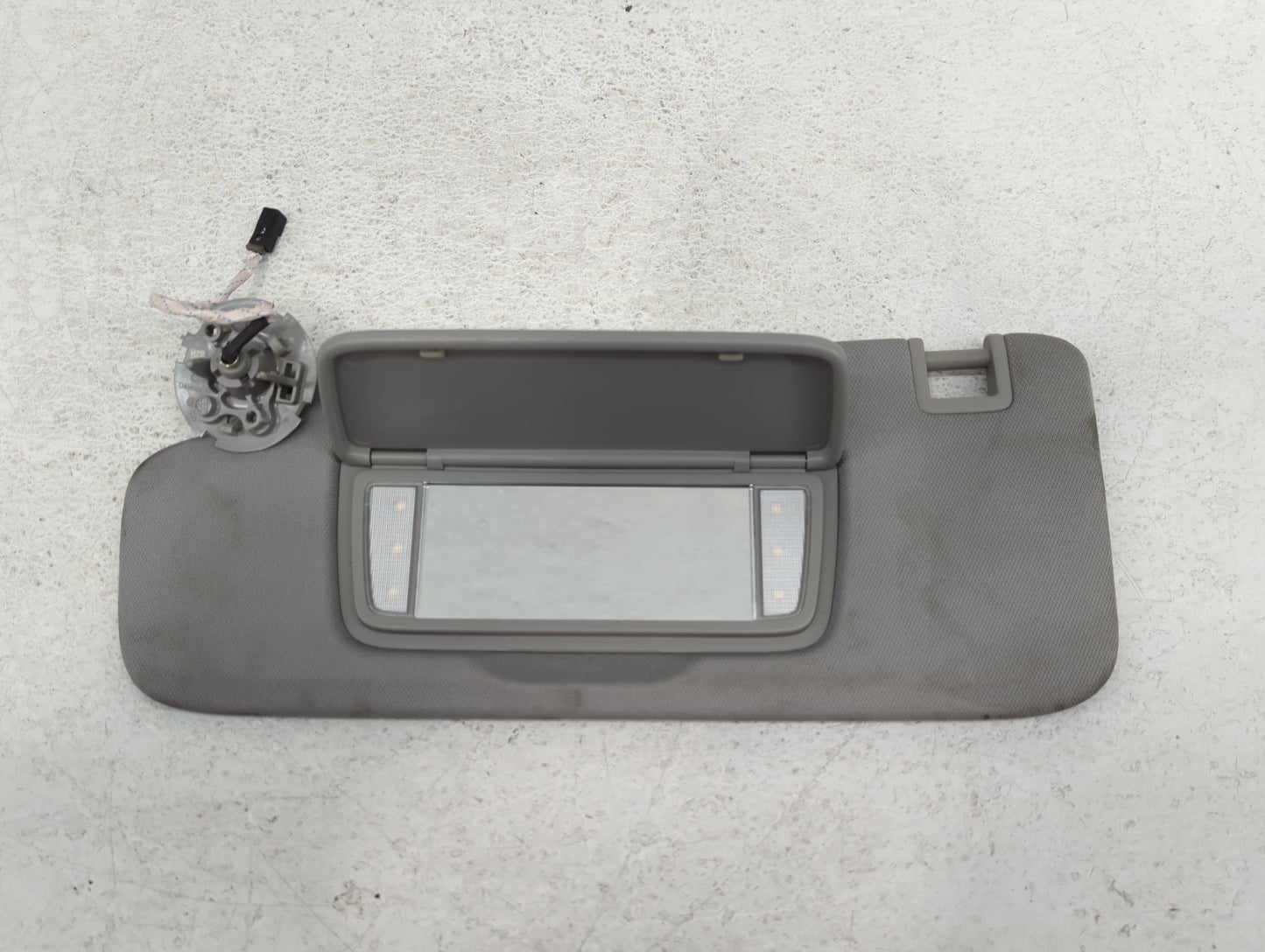 2020-2022 Chevrolet Equinox Sun Visor Shade Replacement Driver Left Mirror Fits Fits 2020 2021 2022 OEM Used Auto Parts - Oe