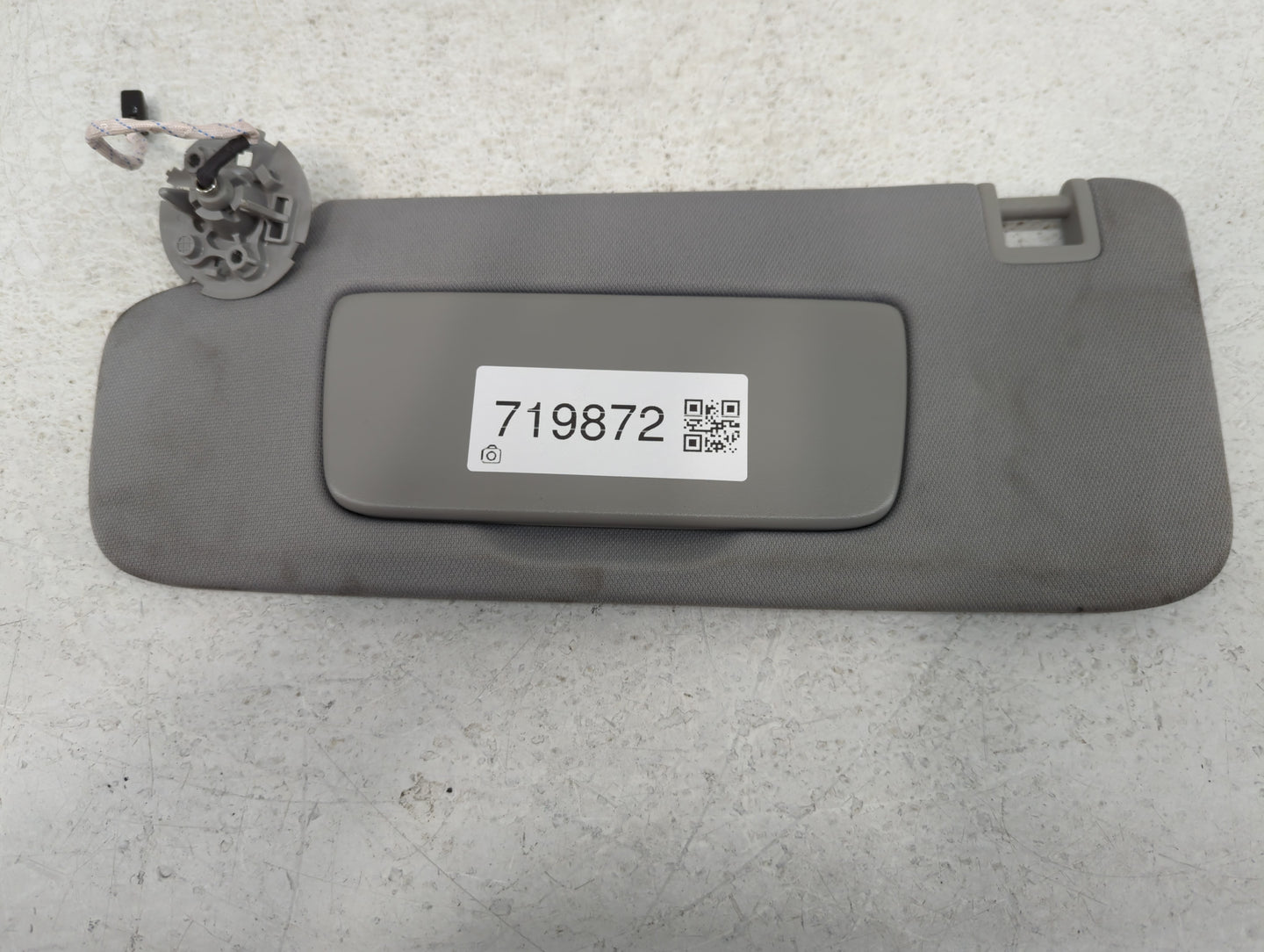 2020-2022 Chevrolet Equinox Sun Visor Shade Replacement Driver Left Mirror Fits Fits 2020 2021 2022 OEM Used Auto Parts - Oe