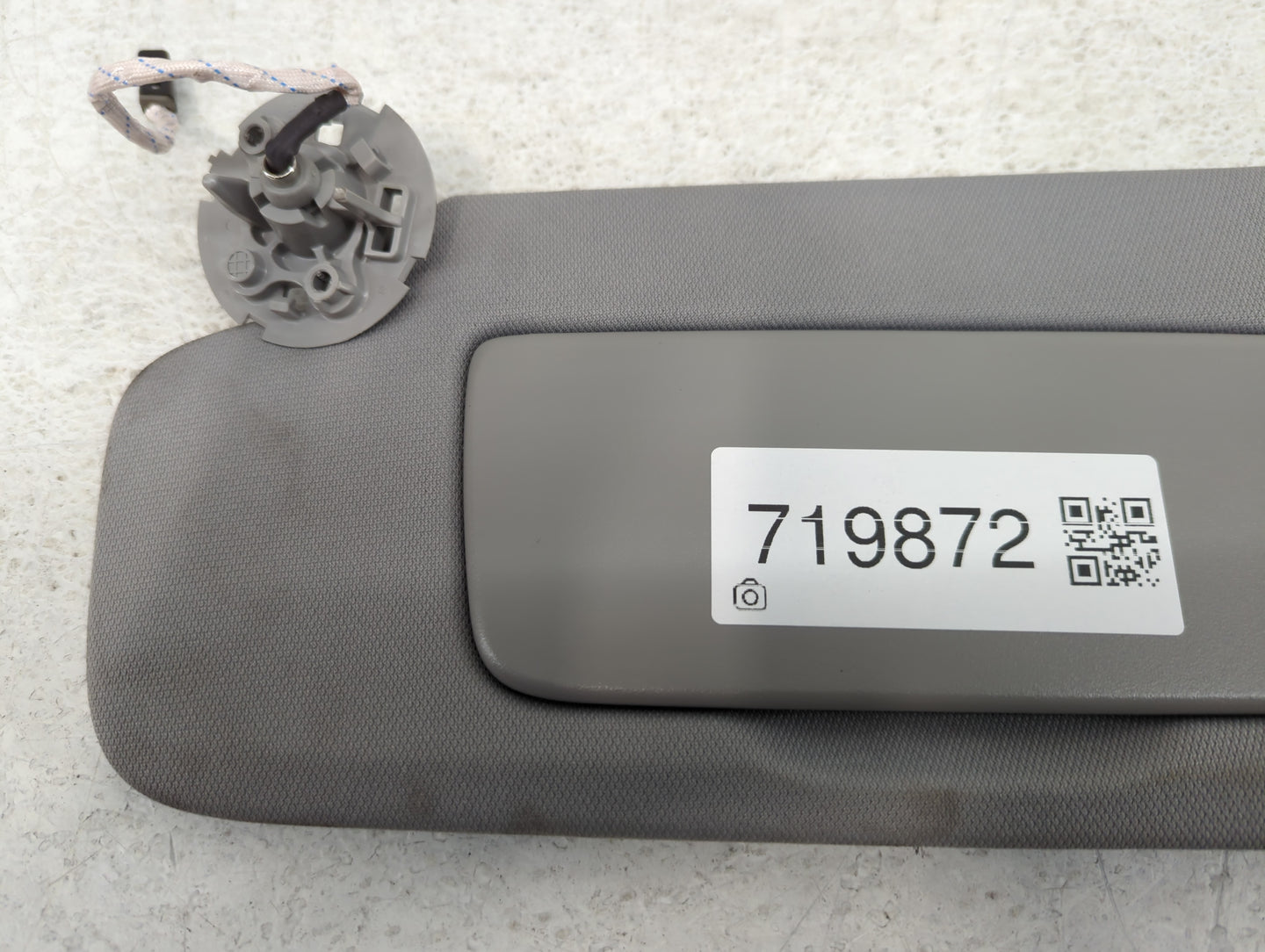 2020-2022 Chevrolet Equinox Sun Visor Shade Replacement Driver Left Mirror Fits Fits 2020 2021 2022 OEM Used Auto Parts - Oe