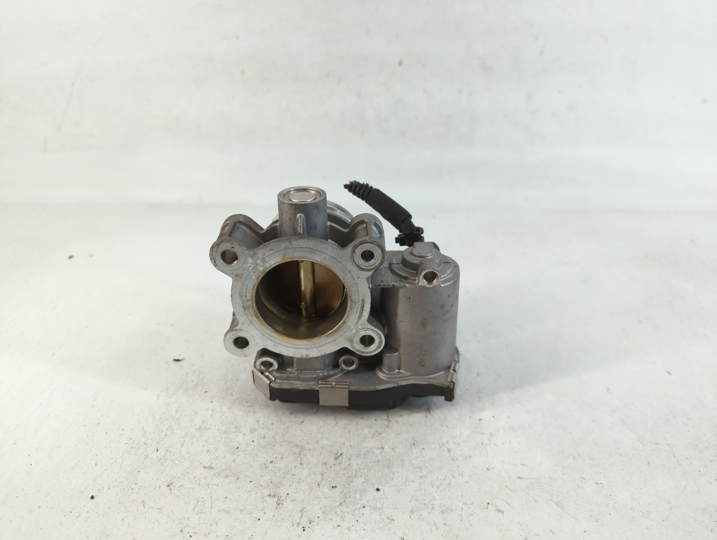 2018-2022 Chevrolet Equinox Throttle Body P/N:12671379AA Fits Fits 2016 2017 2018 2019 2020 2021 2022 OEM Used Auto Parts - 