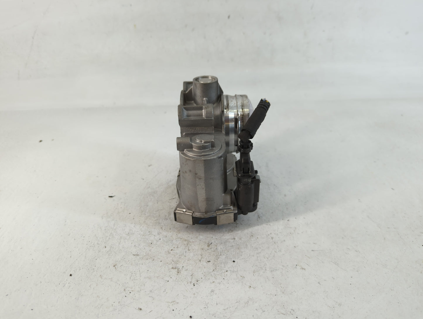 2018-2022 Chevrolet Equinox Throttle Body P/N:12671379AA Fits Fits 2016 2017 2018 2019 2020 2021 2022 OEM Used Auto Parts - 