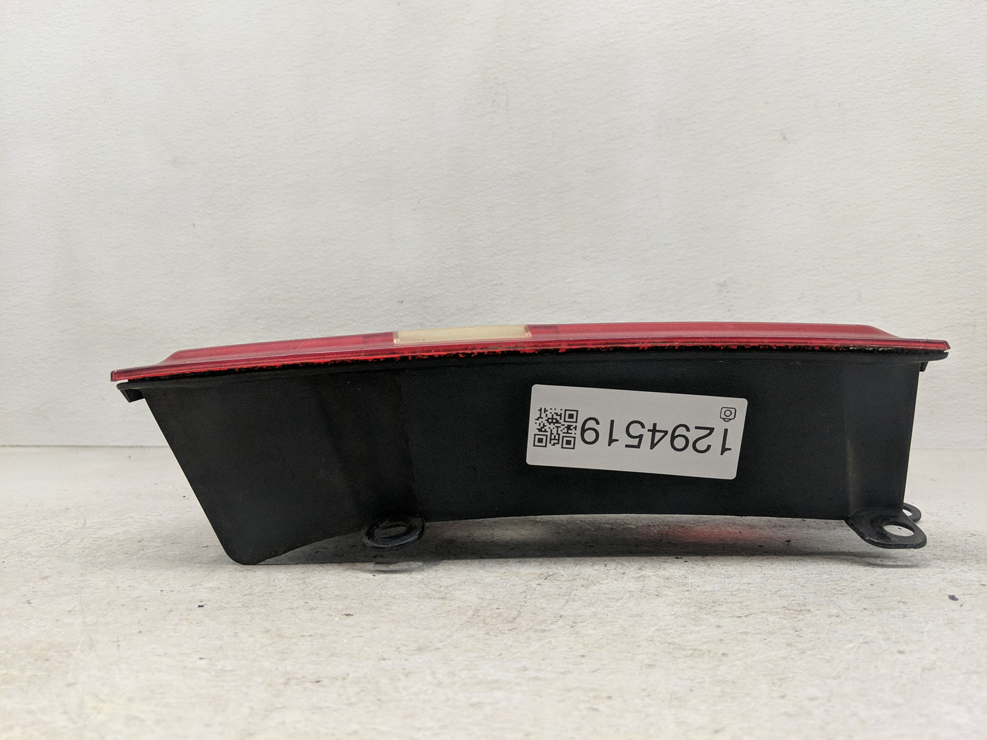2003-2021 Chevrolet Express 2500 Tail Light Assembly Driver Left OEM P/N:25823028 Fits OEM Used Auto Parts - Oemusedautopart