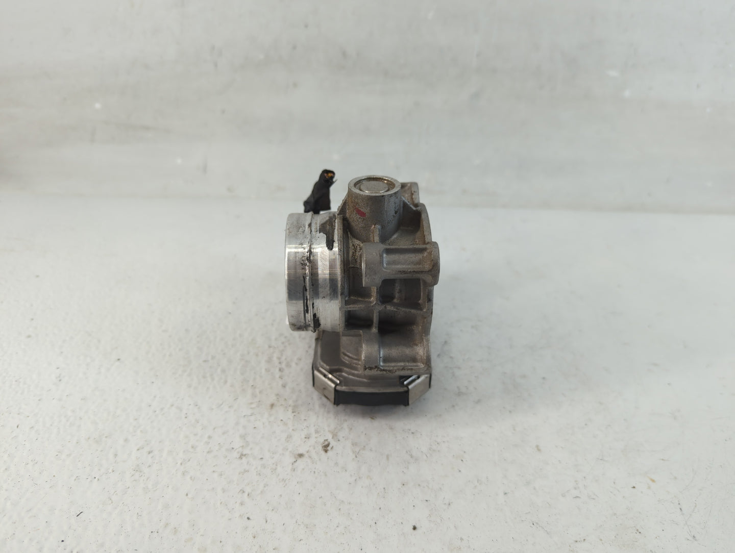2016-2021 Chevrolet Malibu Throttle Body P/N:12671379AA Fits Fits 2016 2017 2018 2019 2020 2021 2022 OEM Used Auto Parts - O