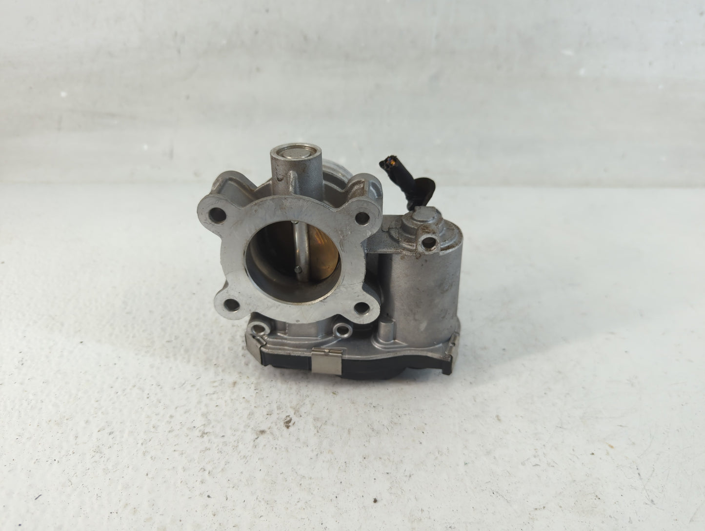 2016-2021 Chevrolet Malibu Throttle Body P/N:12671379AA Fits Fits 2016 2017 2018 2019 2020 2021 2022 OEM Used Auto Parts - O