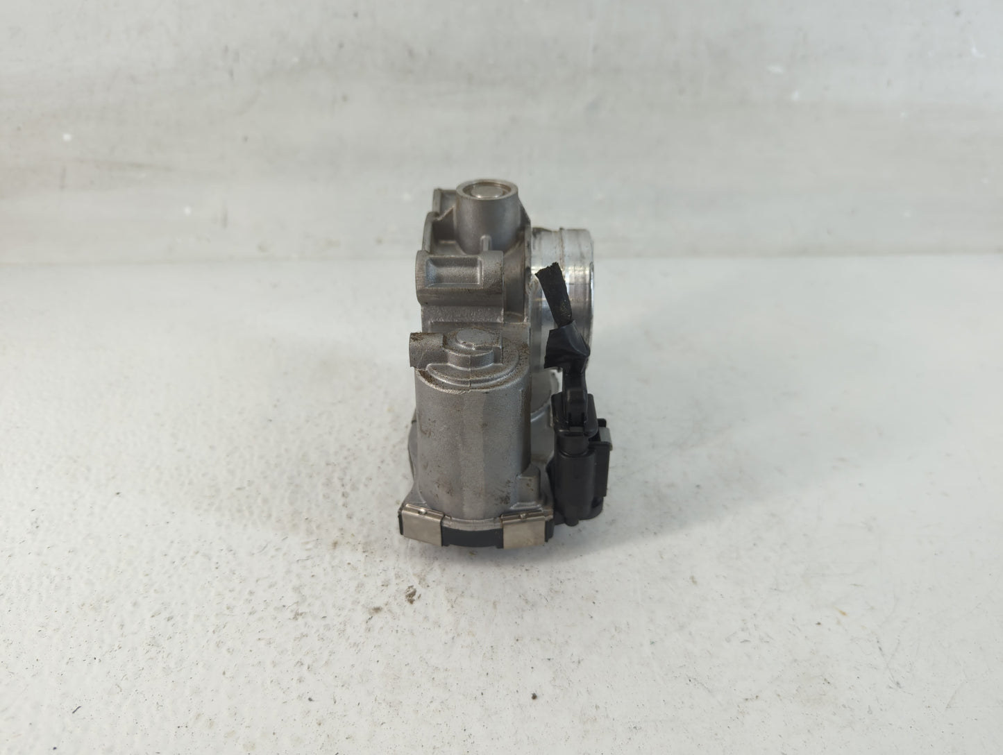 2016-2021 Chevrolet Malibu Throttle Body P/N:12671379AA Fits Fits 2016 2017 2018 2019 2020 2021 2022 OEM Used Auto Parts - O