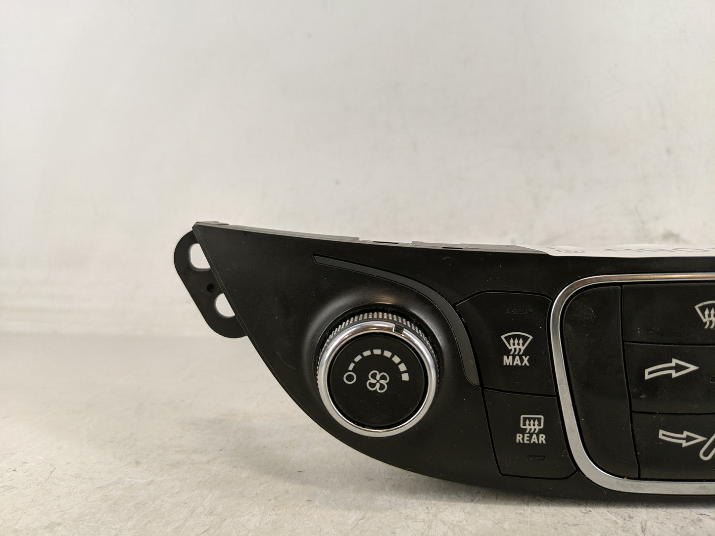 2019-2021 Chevrolet Malibu Climate Control Module Temperature AC/Heater Replacement Fits Fits 2019 2020 2021 OEM Used Auto P