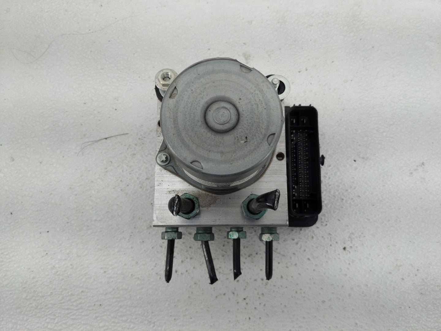 2019-2021 Chevrolet Malibu ABS Pump Control Module Replacement P/N:0650557 Fits Fits 2019 2020 2021 OEM Used Auto Parts - Oe