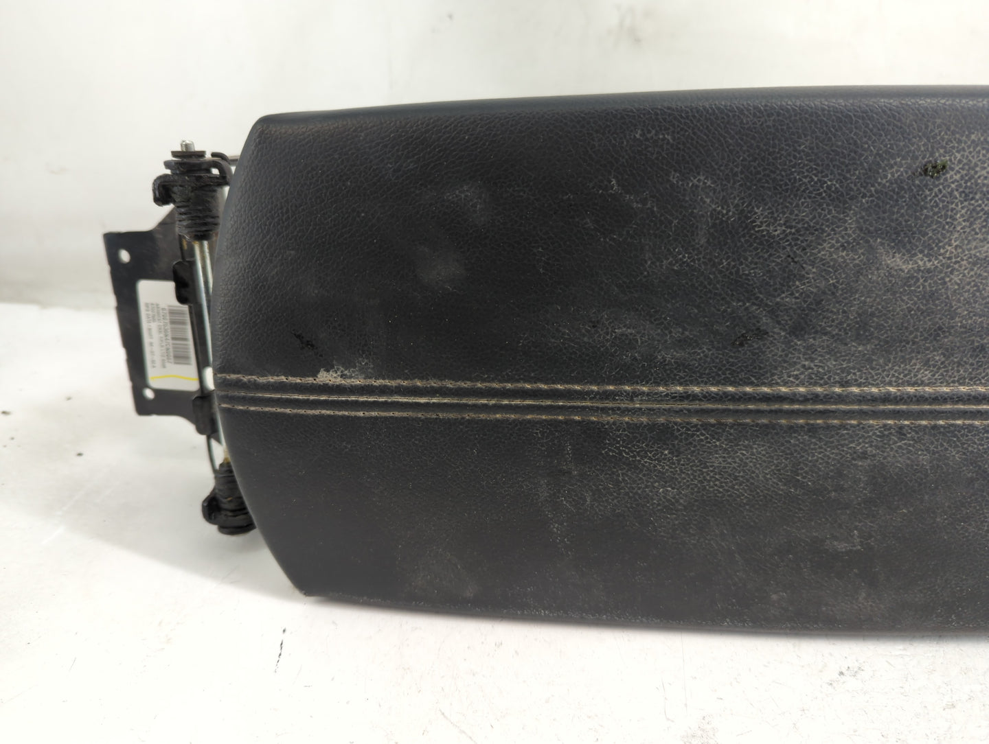 2022 Chevrolet Malibu Center Console Armrest Cover Lid P/N:1251040 Fits OEM Used Auto Parts - Oemusedautoparts1.com