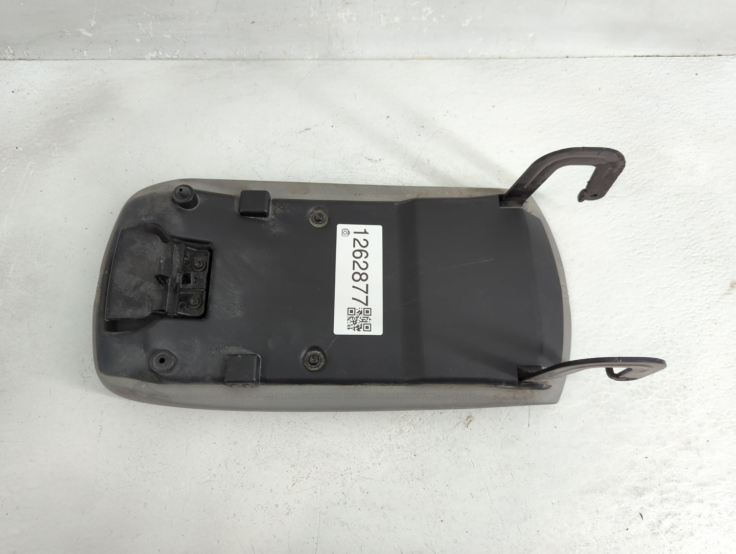 2022 Chevrolet Malibu Center Console Armrest Cover Lid P/N:02329B Fits OEM Used Auto Parts - Oemusedautoparts1.com
