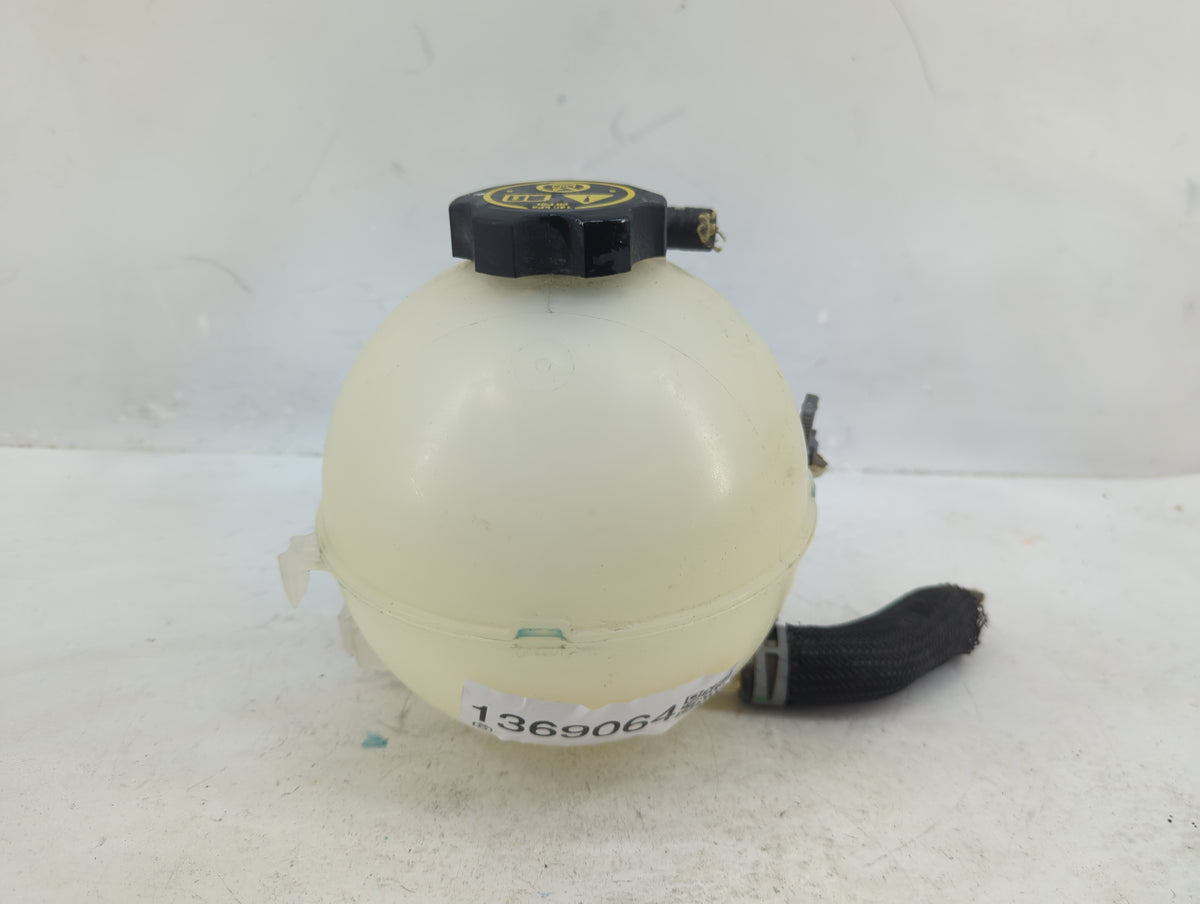 2016 Chevrolet Malibu Radiator Coolant Overflow Expansion Tank Bottle 1369064 - Oemusedautoparts1.com